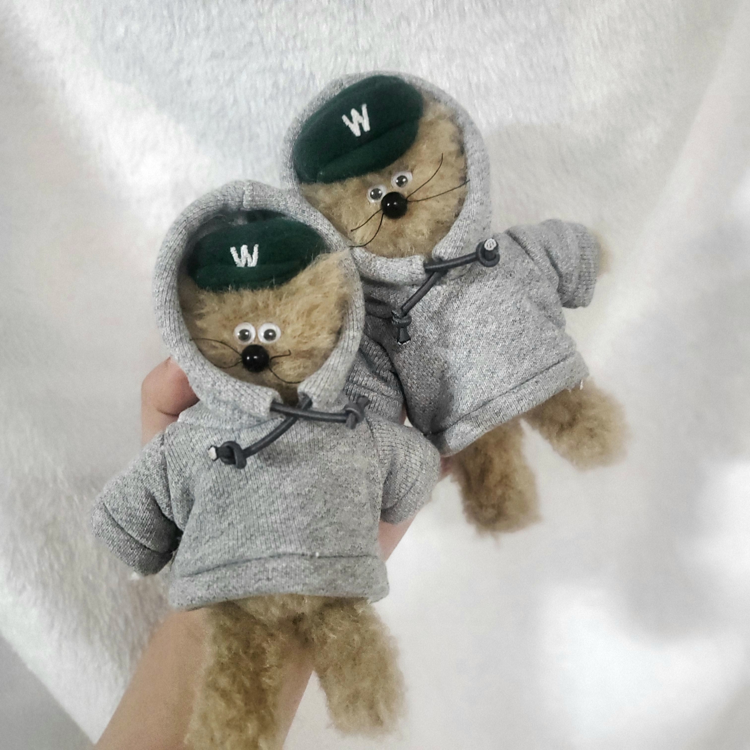Monamhee x Choi Woo Shik Wooshikhee Keyring Brown 착용 스타일 - 1