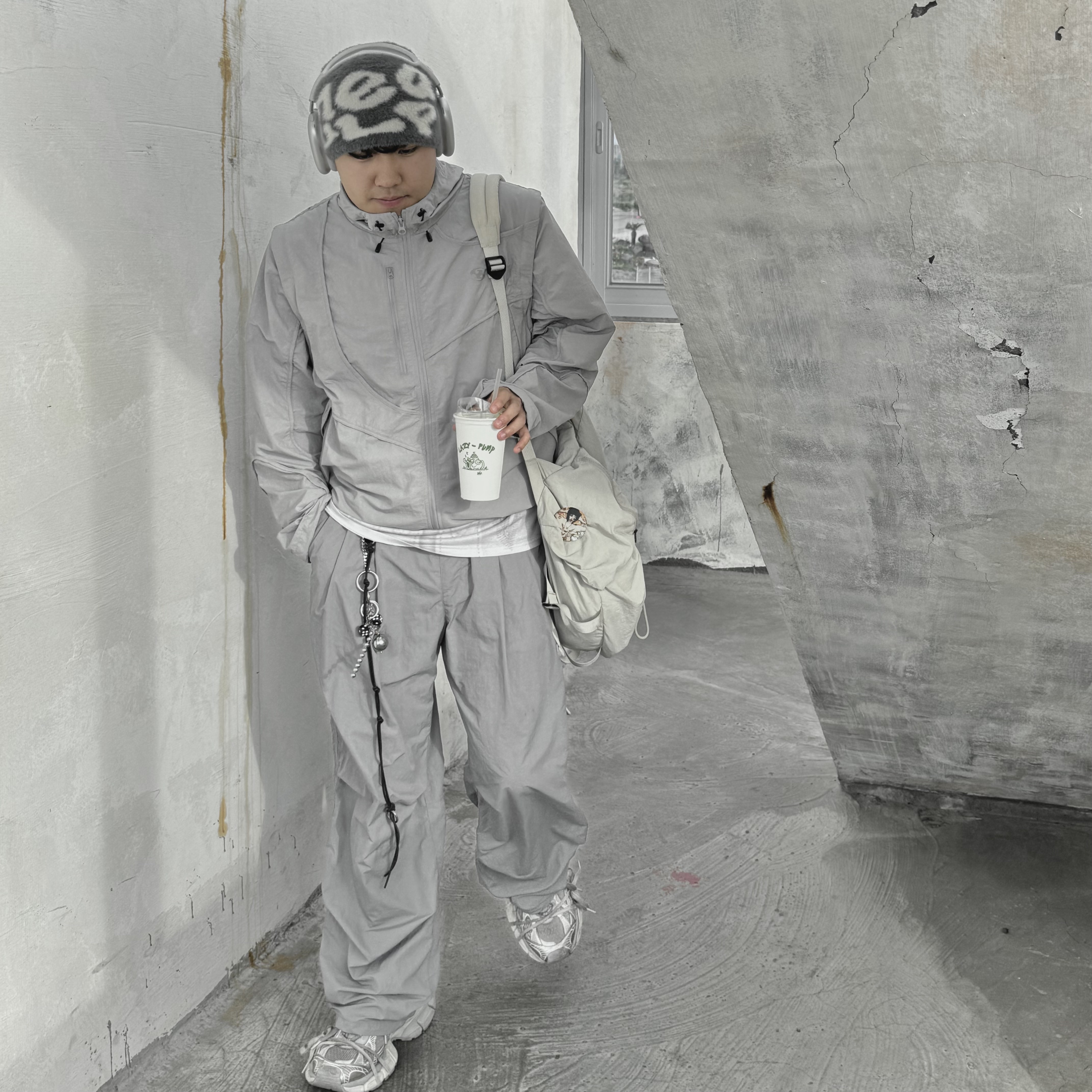 Sansan Gear 2Way Wave Jacket Blue Grey - 24SS, Balenciaga 3XL Sneakers Light Beige 착용 스타일 - 2