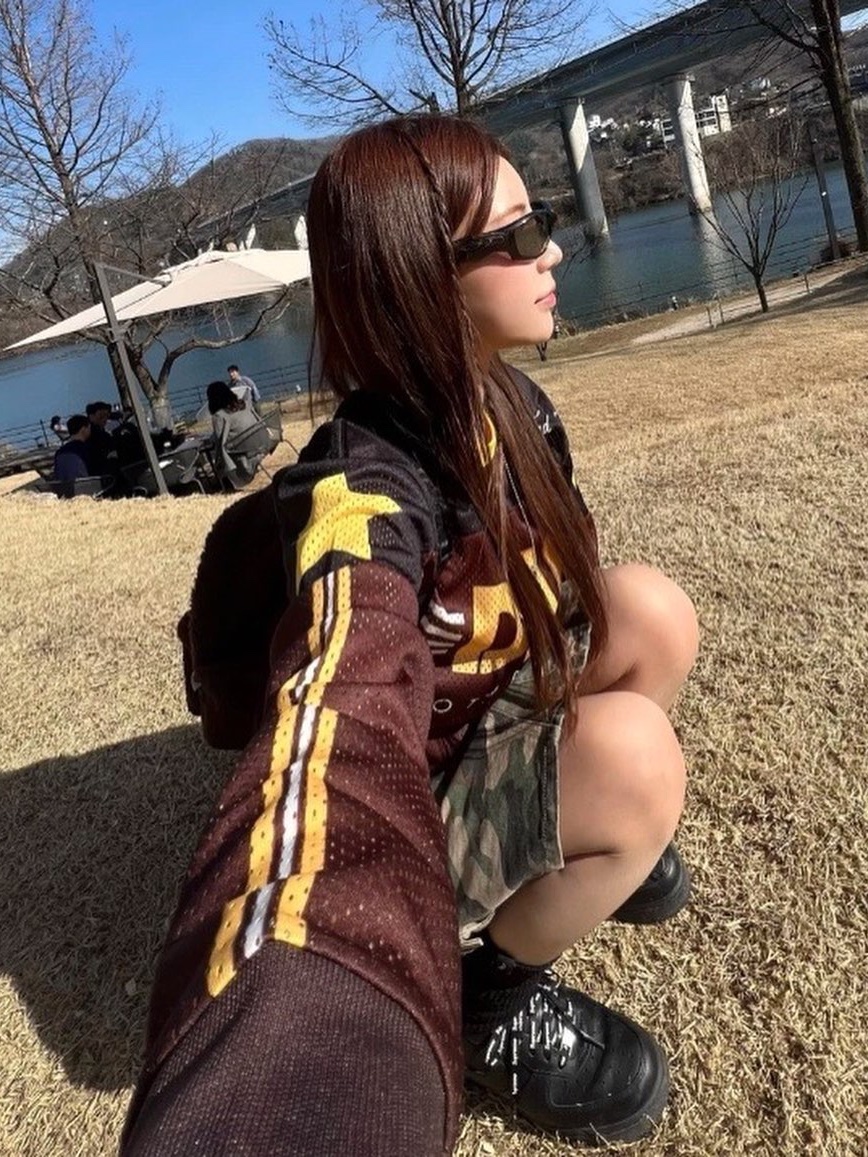 Oakley Eye Jacket Redux Matte Black Frame Prizm Grey Lenses High Bridge Fit 착용 스타일 - 2