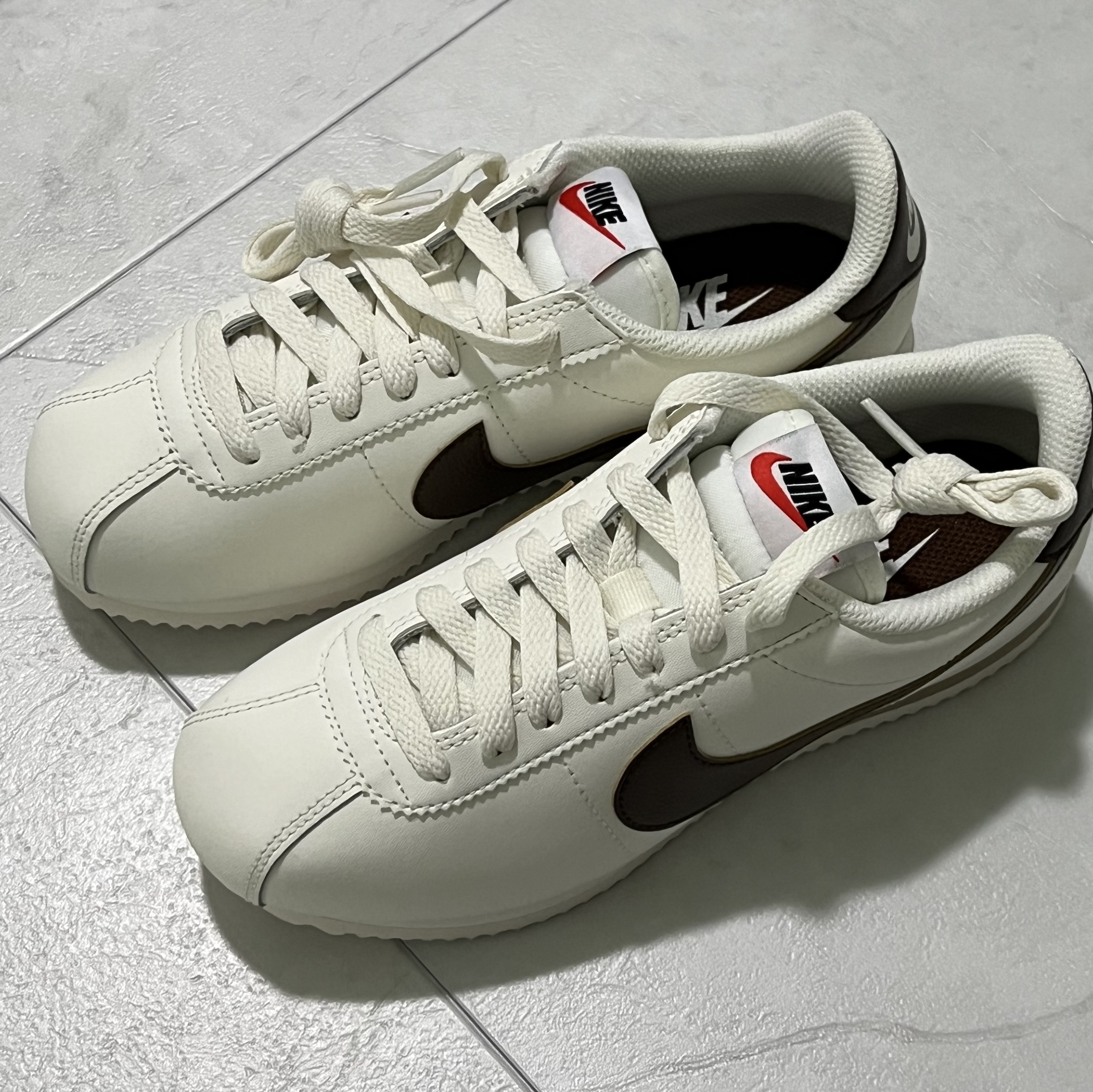 (W) Nike Cortez Sail Cacao Wow 착용 스타일 - 1