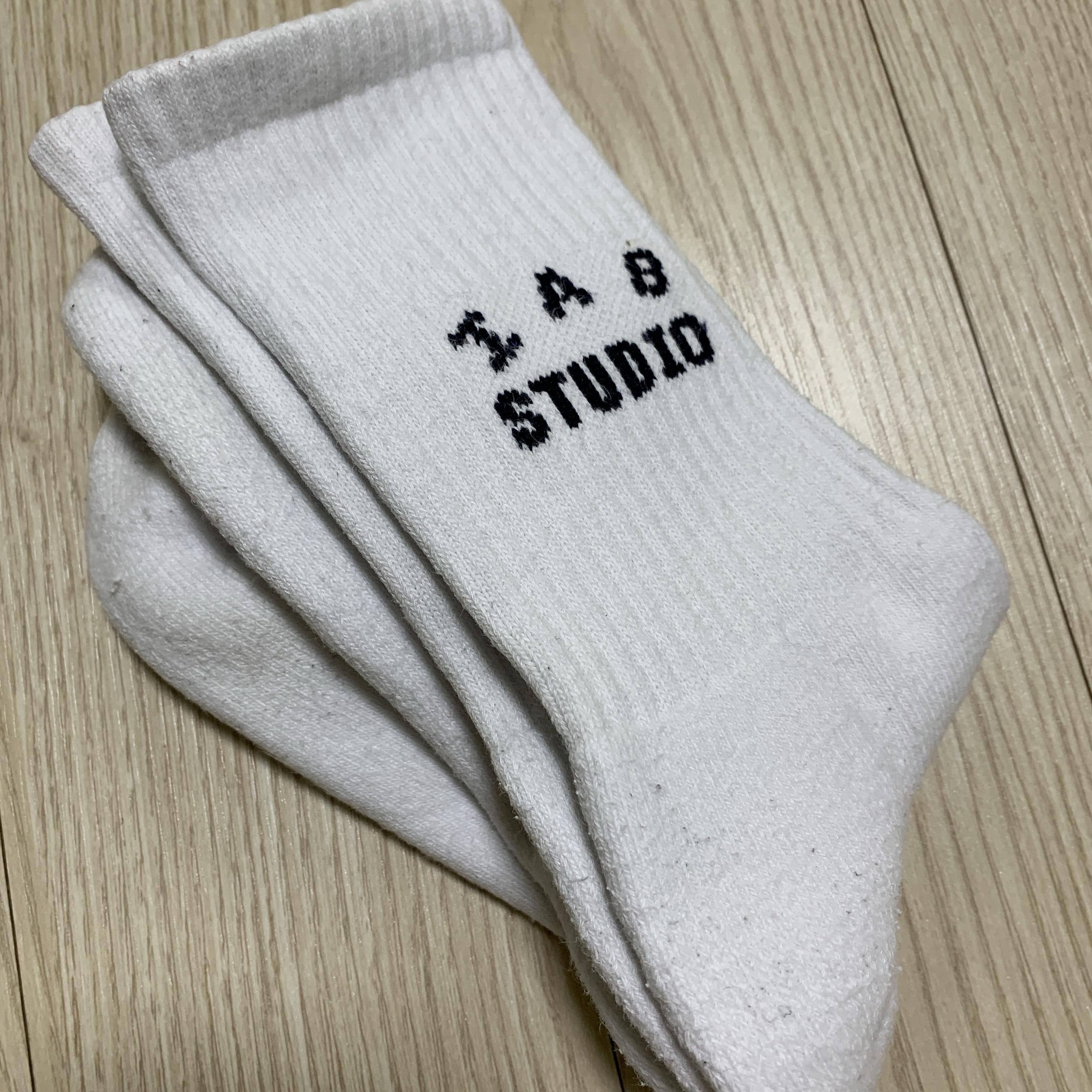 IAB Studio Socks White (5 Pack) 착용 스타일