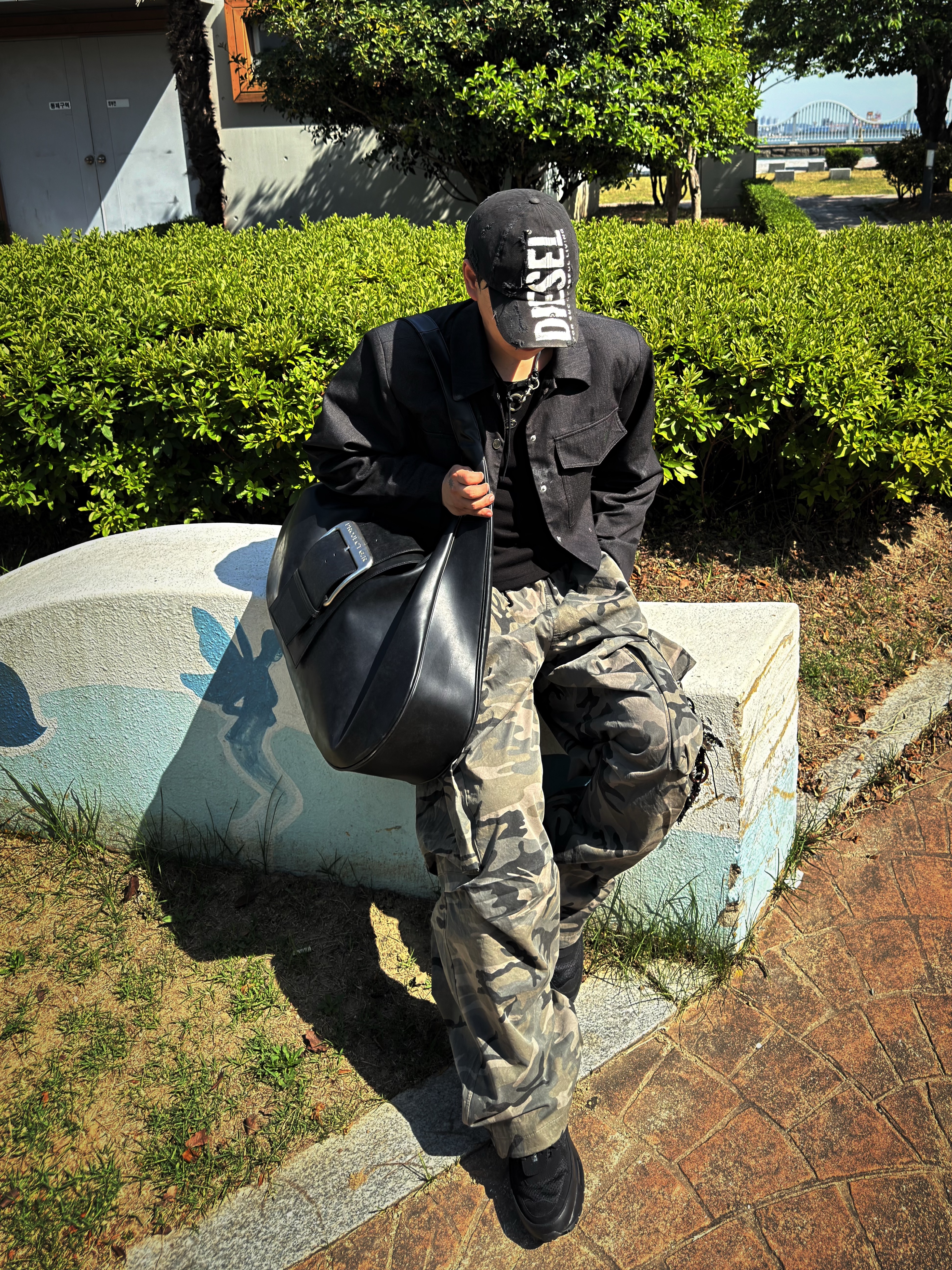 Our Legacy Ladon Leather Keychain Black, Diesel C-Ewan Baseball Cap with Diesel Lettering Black 착용 스타일 - 7