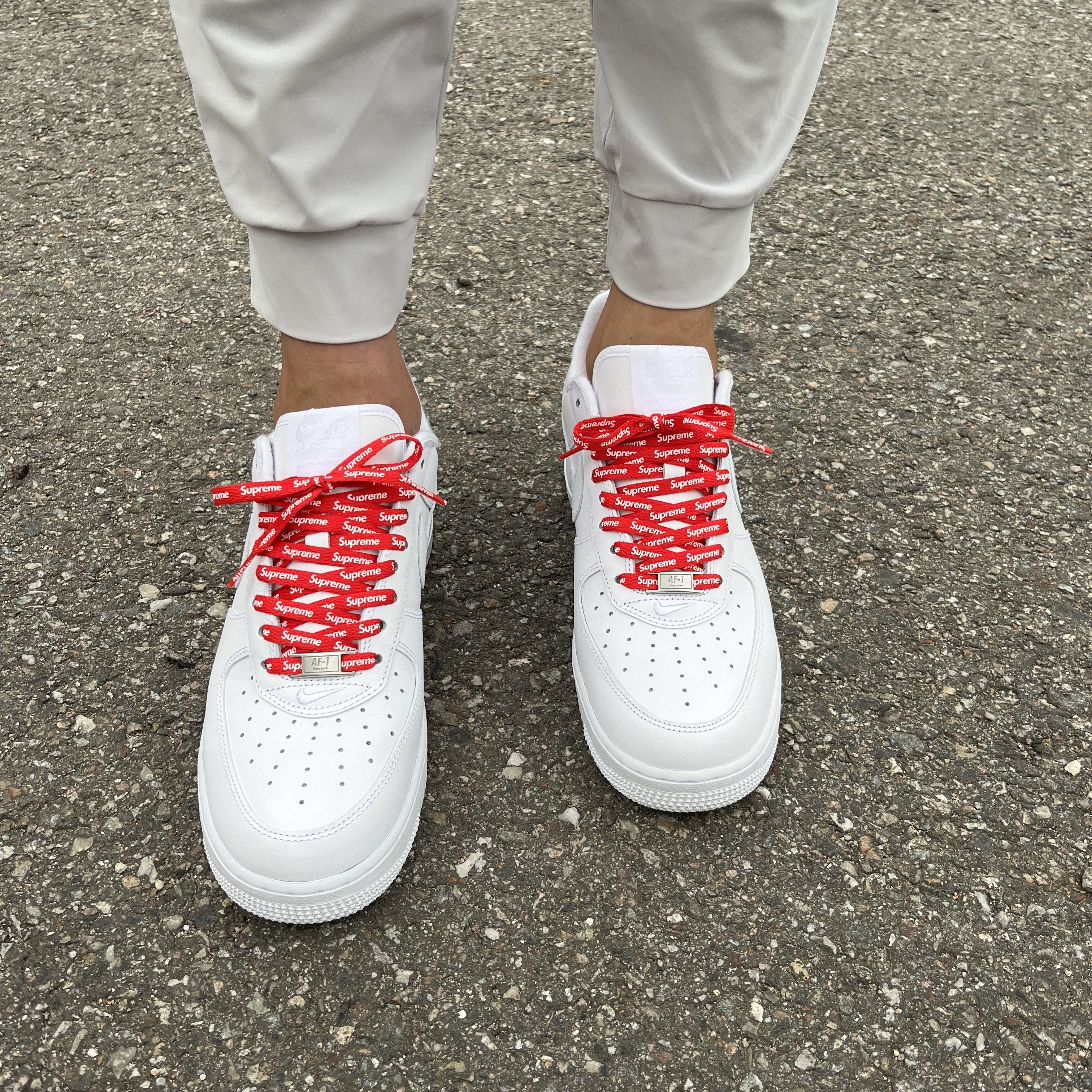 Nike x Supreme Air Force 1 Low White 착용 스타일 - 2