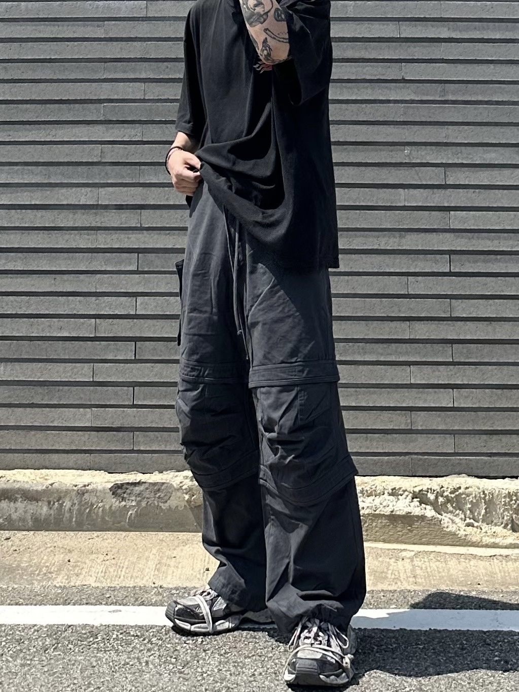 Balenciaga 3XL Sneakers Grey White Red 착용 스타일 - 3