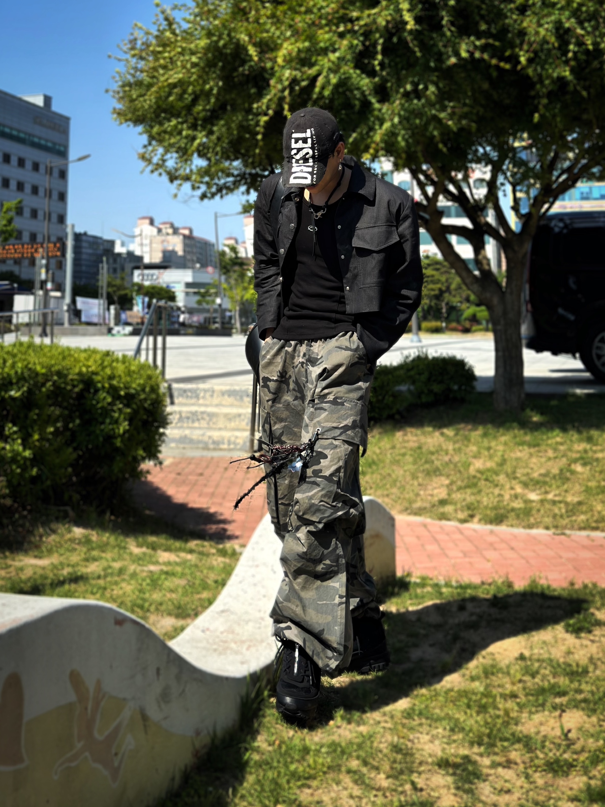 Our Legacy Ladon Leather Keychain Black, Diesel C-Ewan Baseball Cap with Diesel Lettering Black 착용 스타일 - 8
