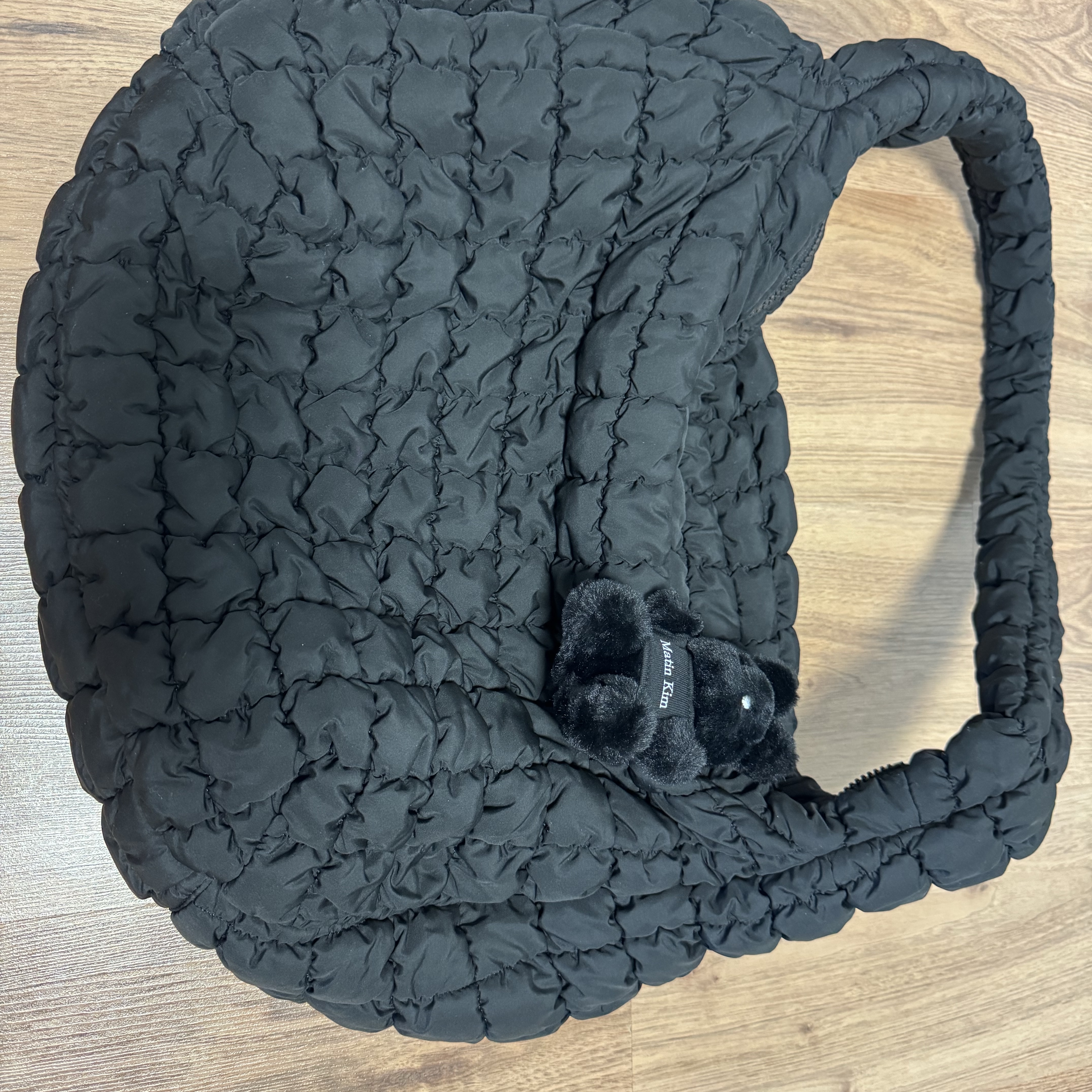 COS Quilted Oversized Shoulder Bag Black, Matin Kim Black Bunny Toy Keyring Black 착용 스타일