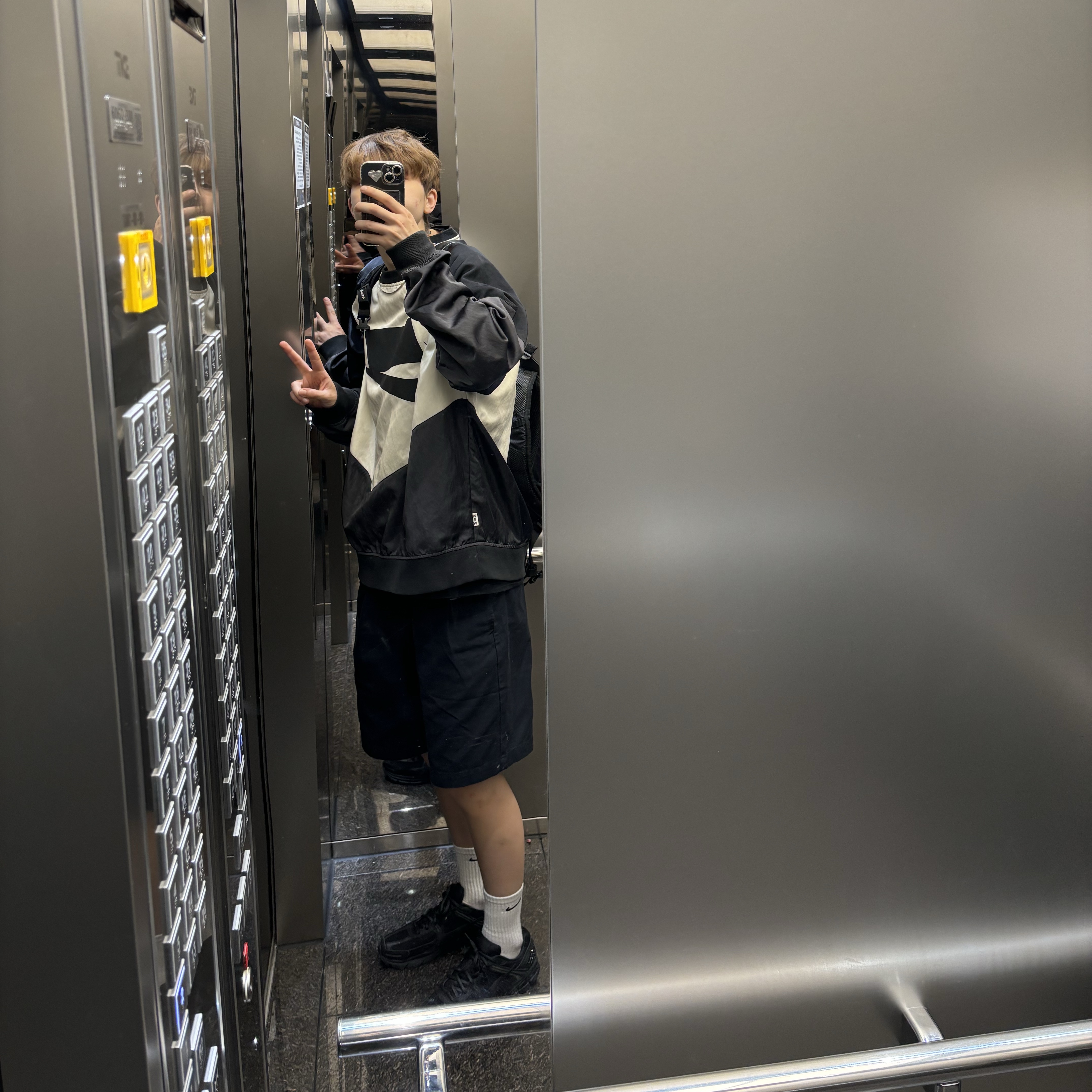 Nike Zoom Vomero 5 SP Black, Nike Life Pleated Chino Shorts Black - Asia 착용 스타일