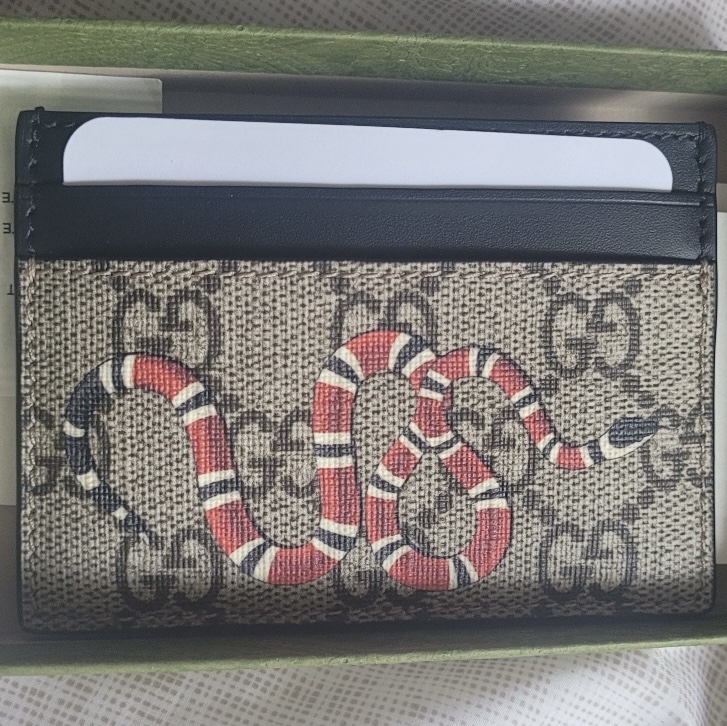 Gucci Bestiary Kingsnake Print Card Case Beige Ebony 착용 스타일 - 2