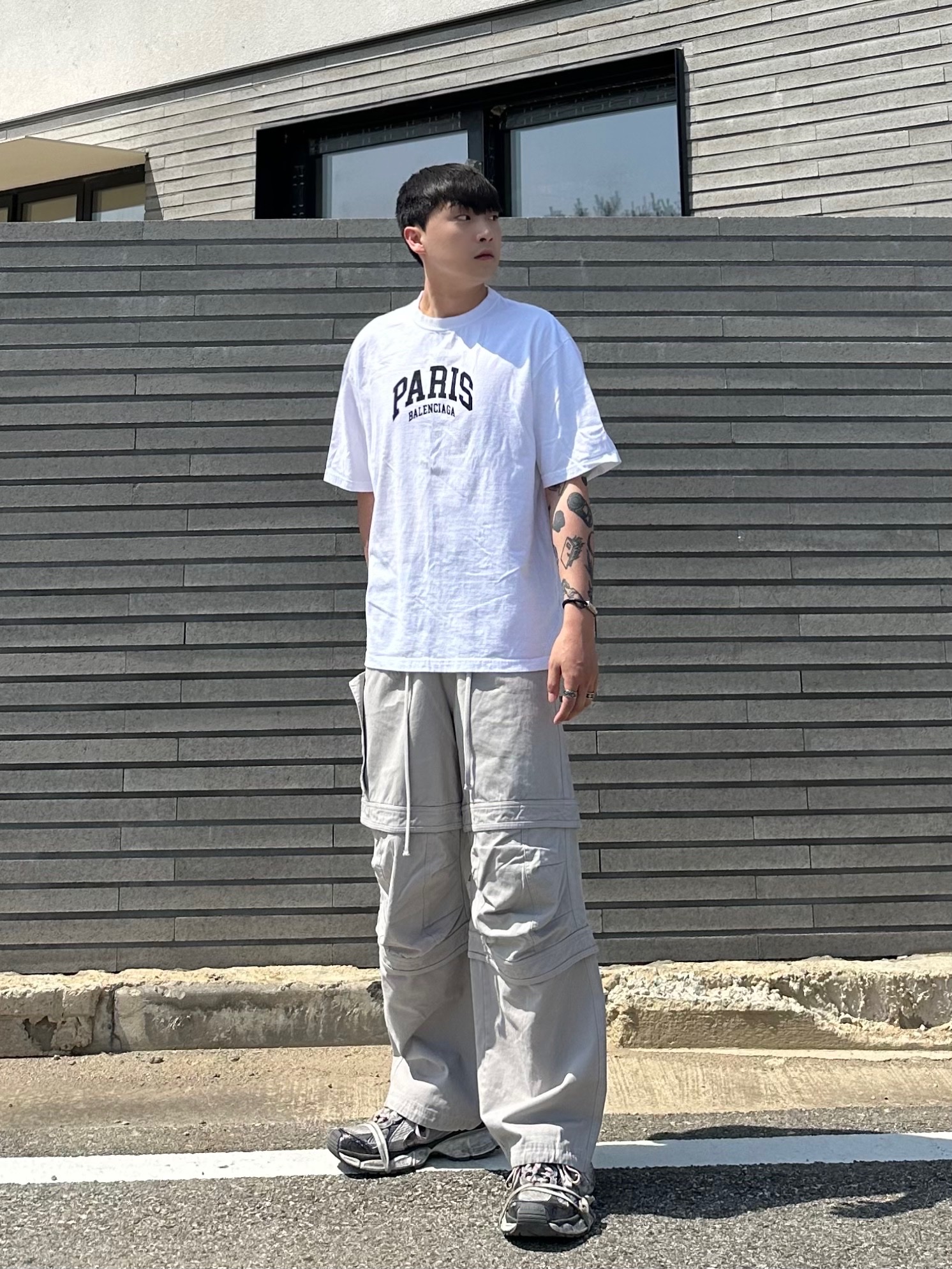 Balenciaga 3XL Sneakers Grey White Red 착용 스타일 - 1