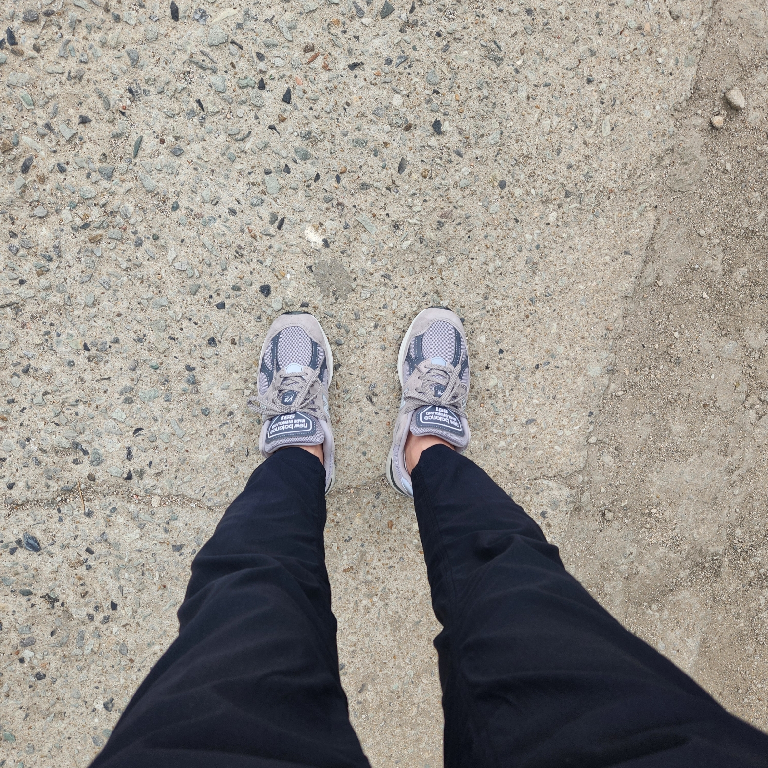 New Balance 991v2 Made in UK Rock Ridge Alloy Silver 착용 스타일