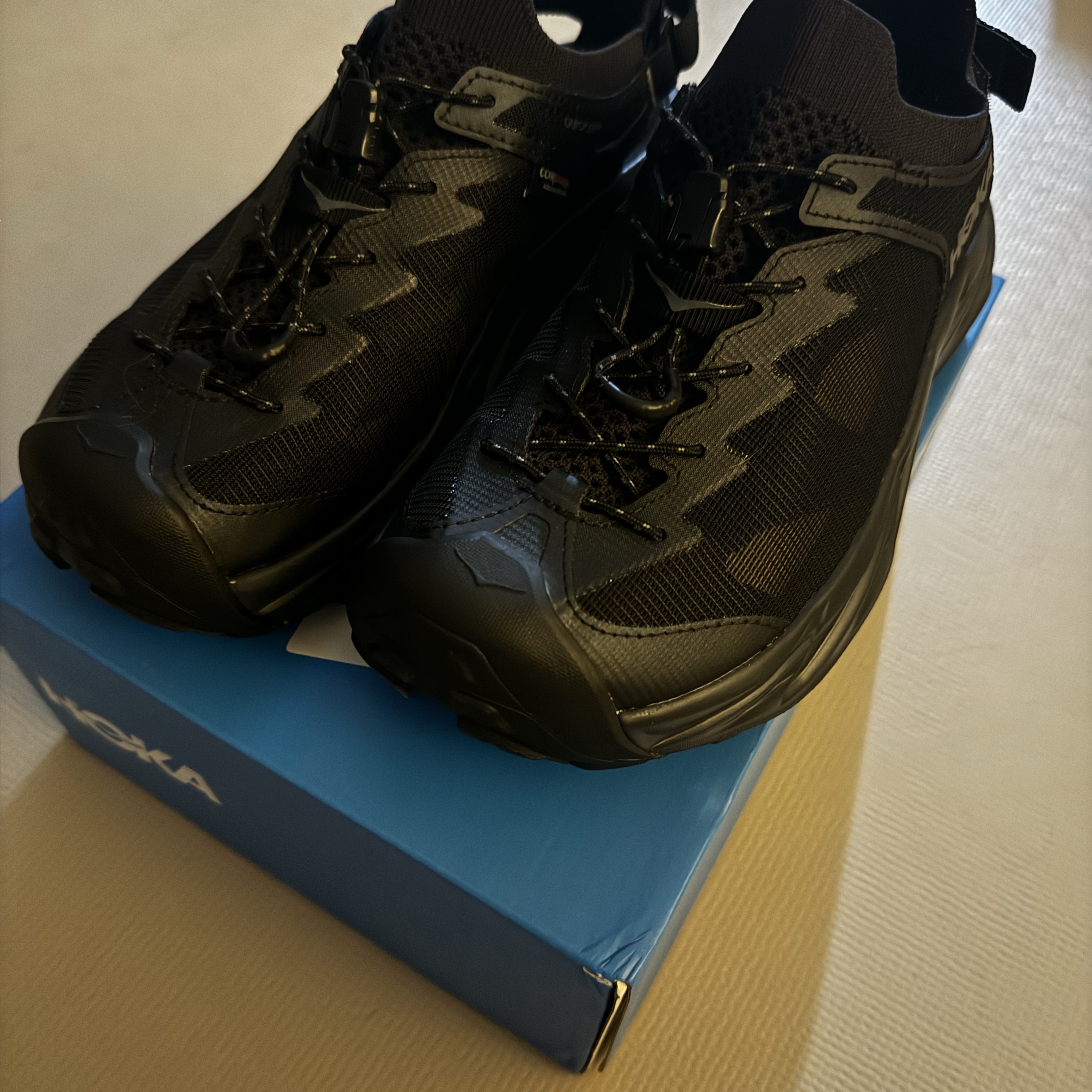 Hoka Hopara 2 Black 착용 스타일
