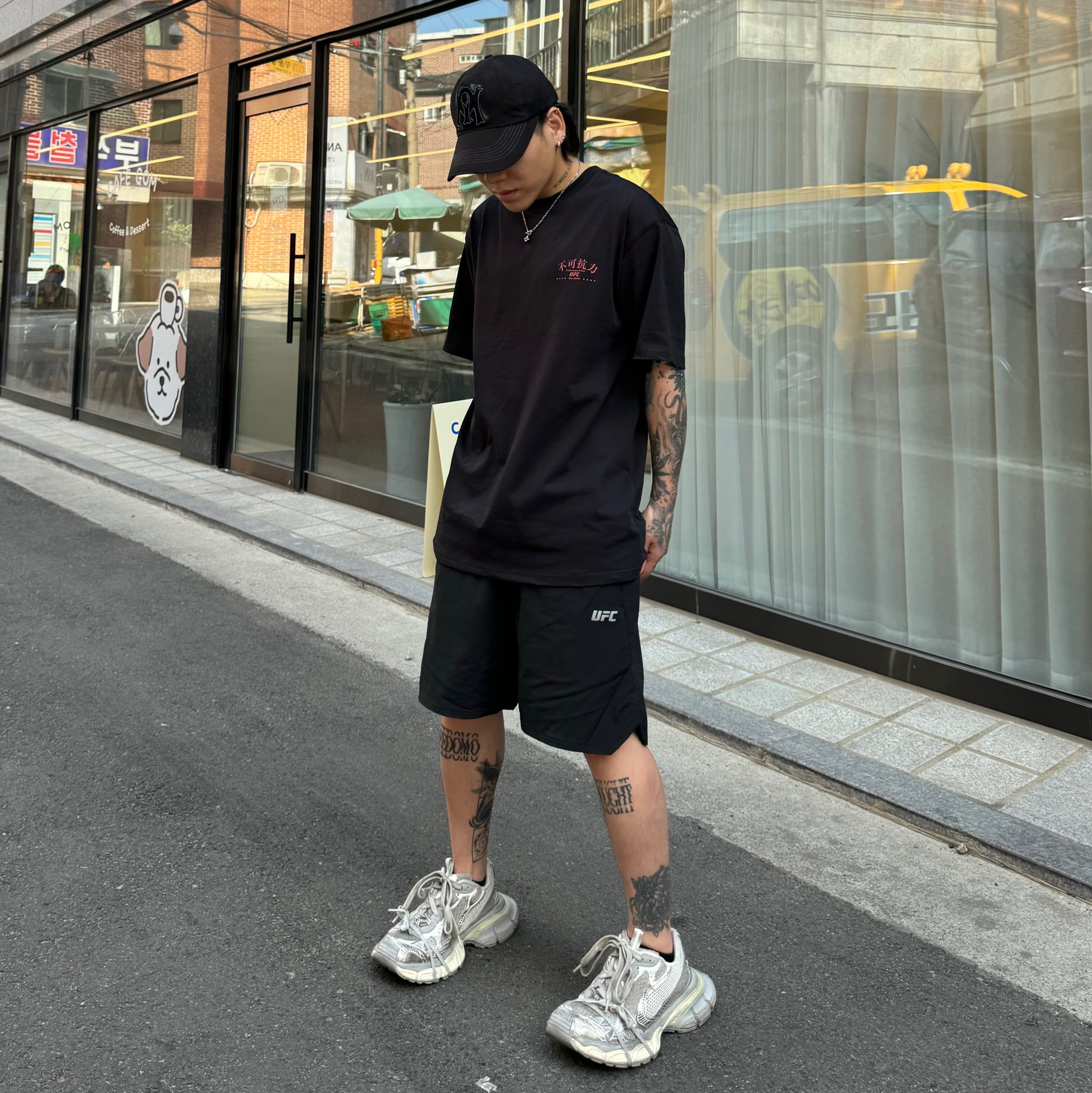 (W) Balenciaga 3XL Sneakers Light Beige 착용 스타일 - 1