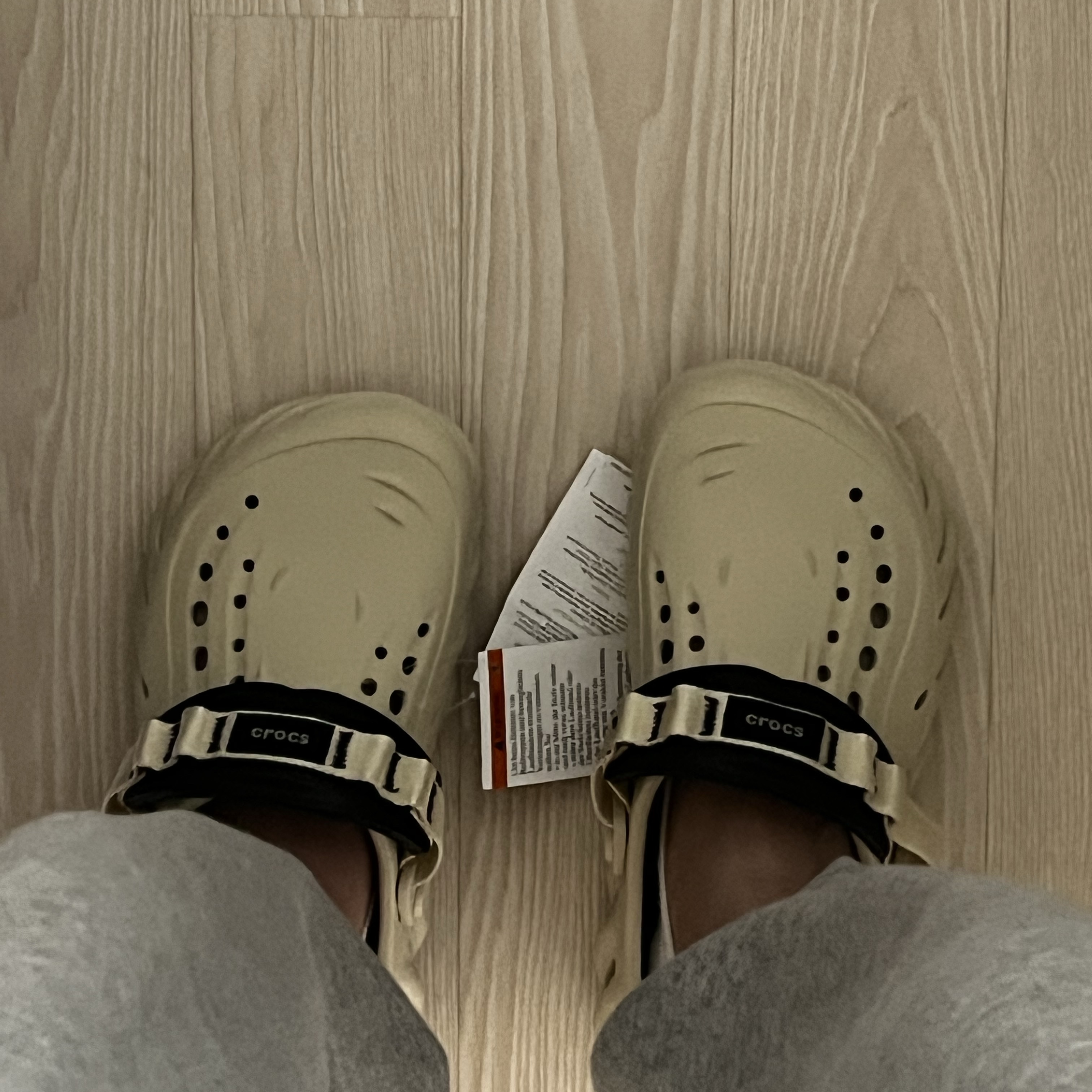 Crocs Echo Clog Bone Black 착용 스타일