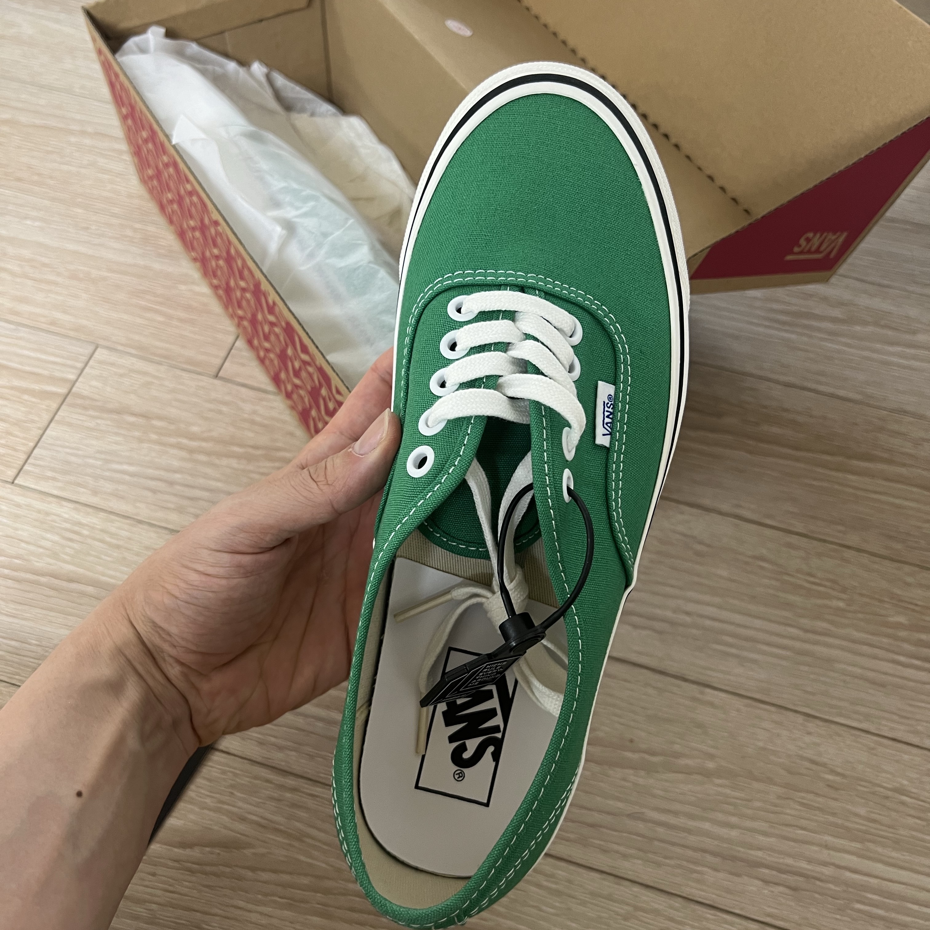 Vans Authentic 44 DX Anaheim Factory Emerald Green 착용 스타일