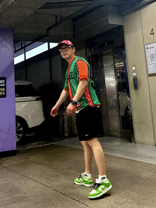 Supreme Crochet Football Jersey Orange - 23SS, Supreme Leather Camp Cap Red - 21SS 착용 스타일 - 2
