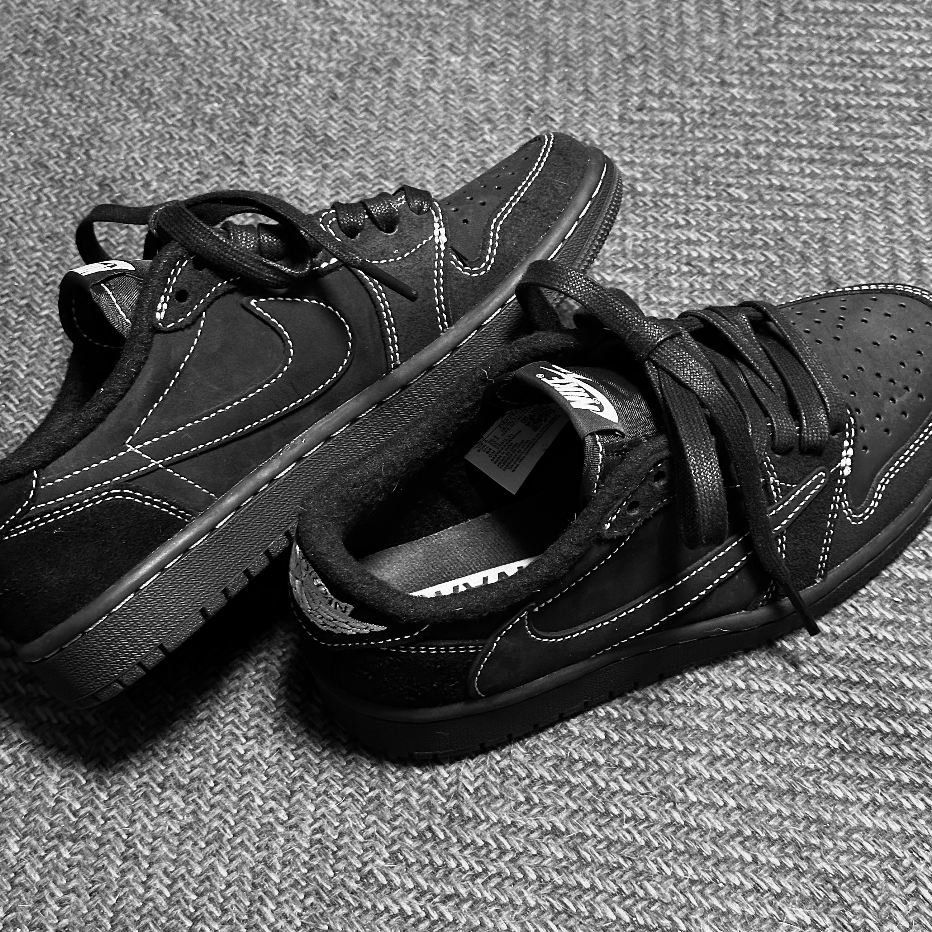Jordan 1 x Travis Scott Retro Low OG SP Black Phantom 착용 스타일