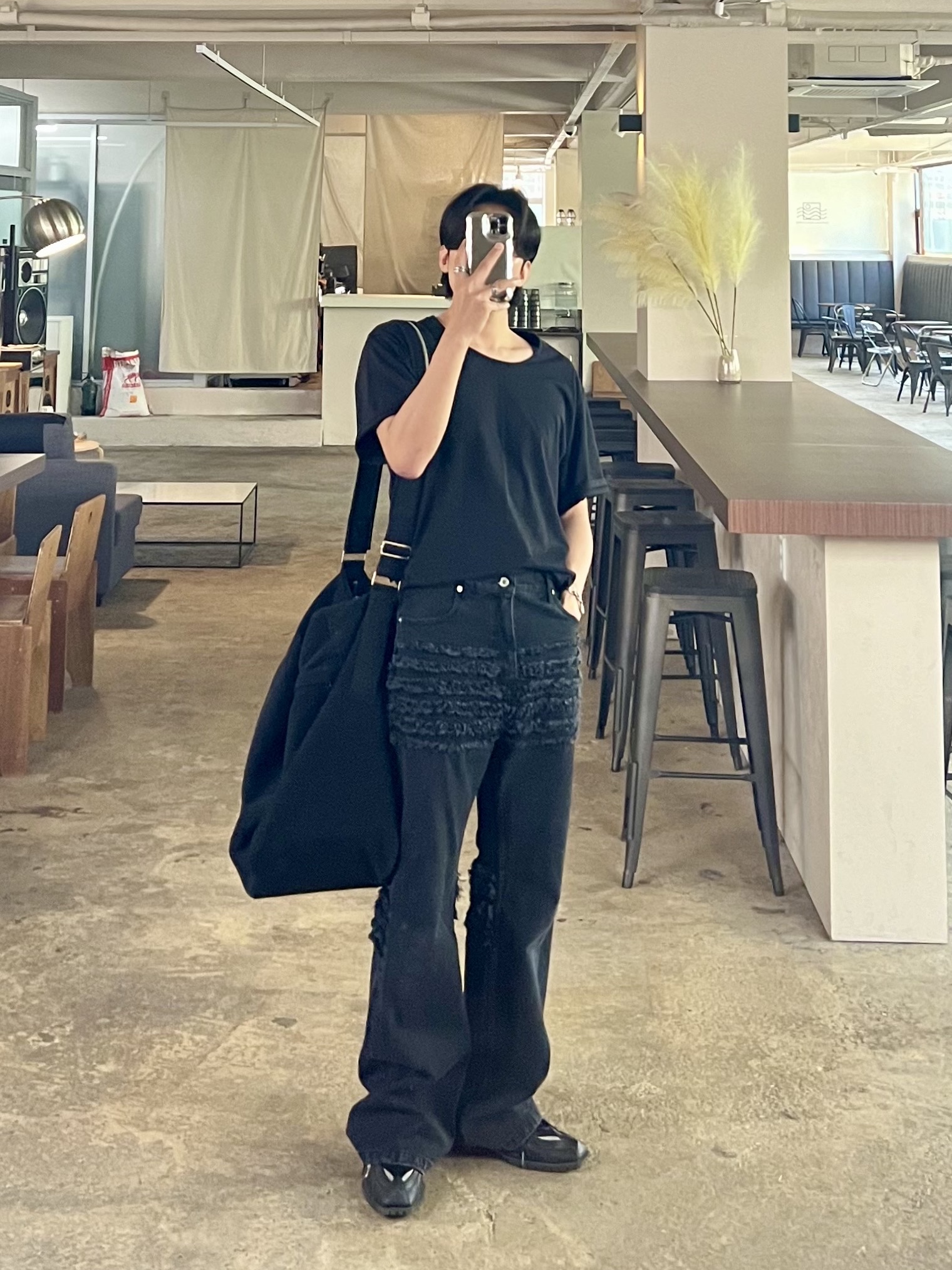 Farfromwhat Far Parachute Big Bag Black, Nike x Martine Rose Shox MR4 Black Multi 착용 스타일