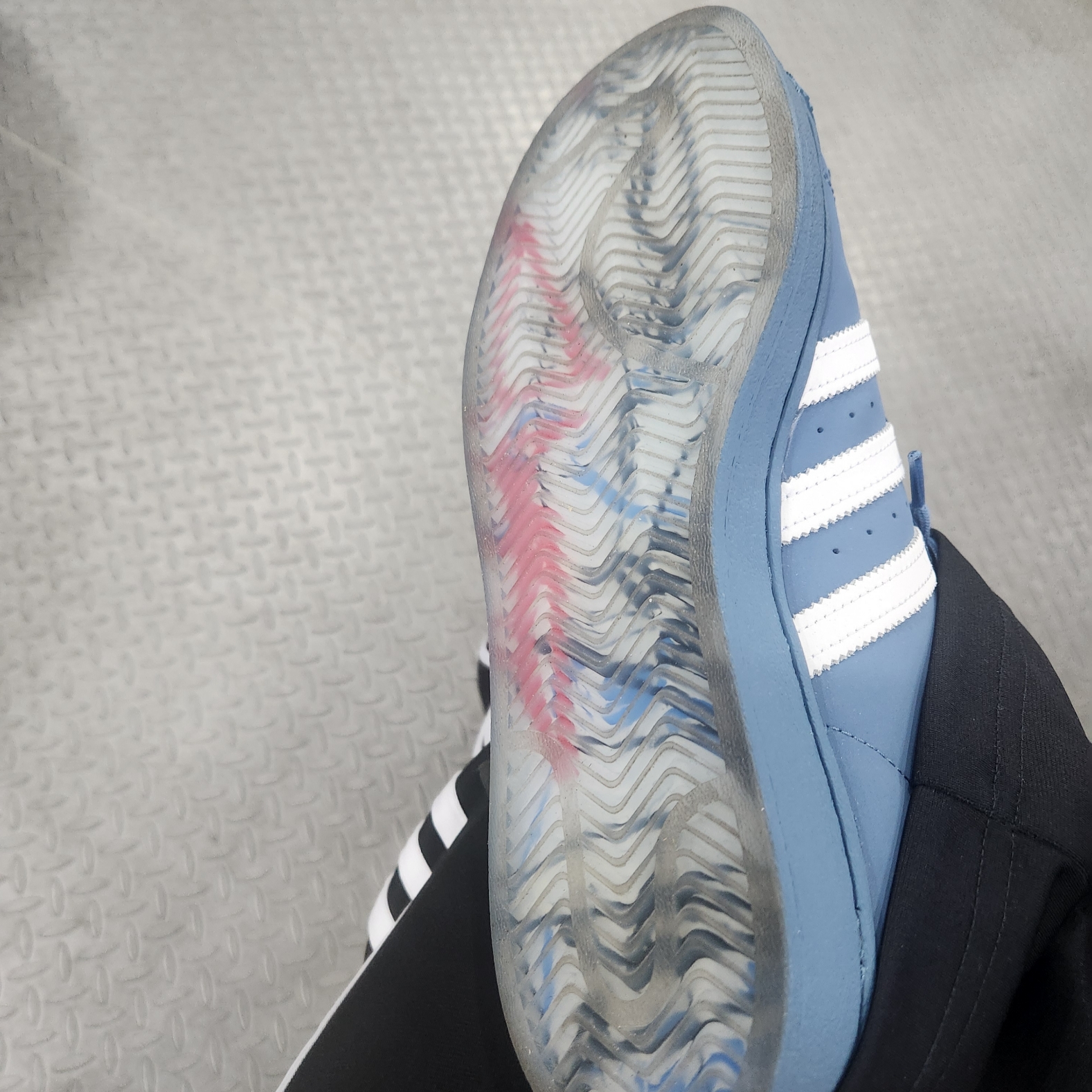 Adidas x Atmos x Daiki Tsuneta Superstar Altered Blue 착용 스타일 - 3