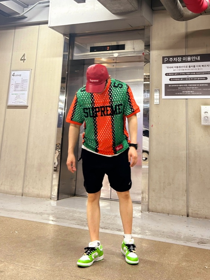 Supreme Crochet Football Jersey Orange - 23SS, Supreme Leather Camp Cap Red - 21SS 착용 스타일 - 1