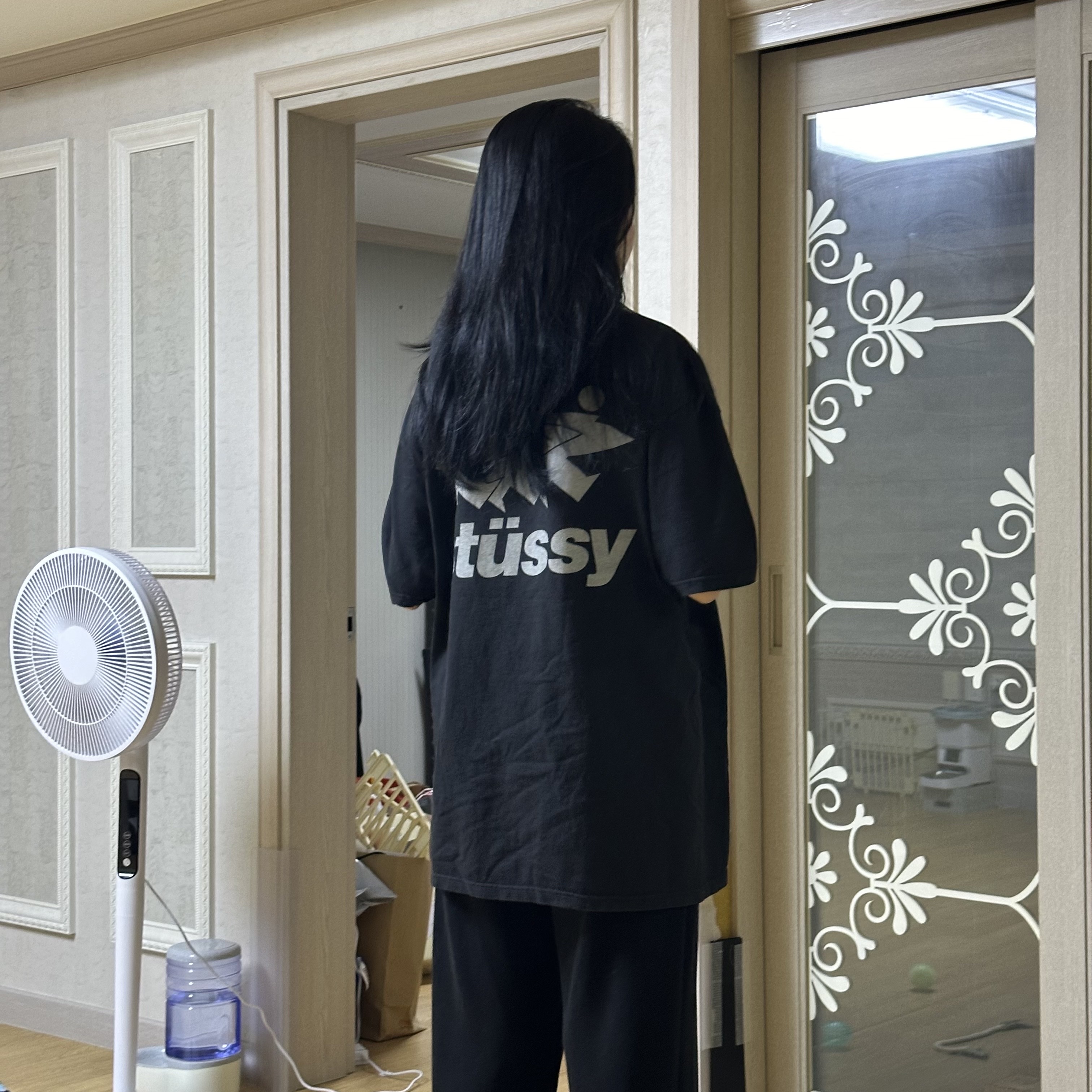 Stussy Surfwalk Pigment Dyed T-Shirt Black 착용 스타일