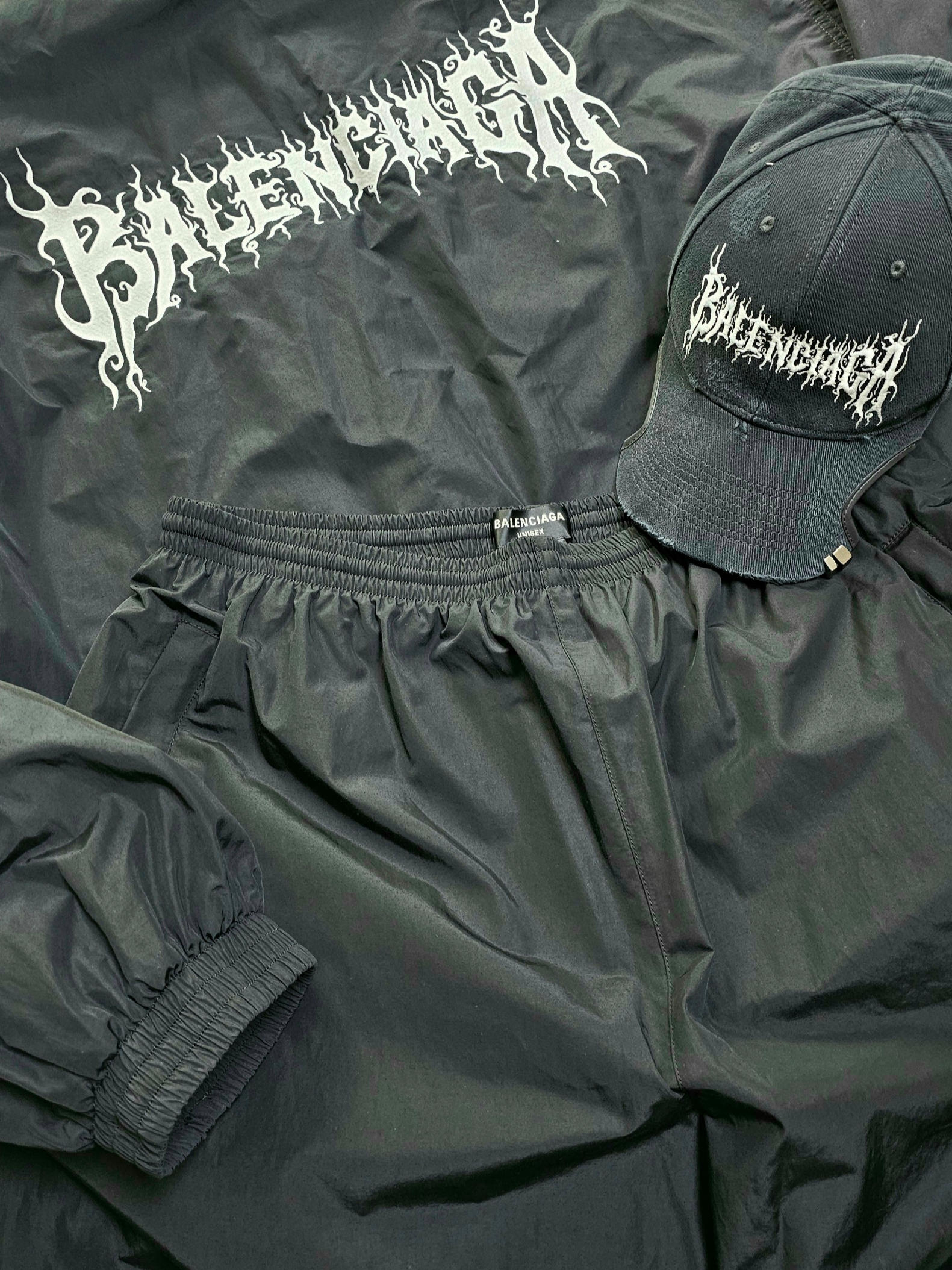 Balenciaga Tracksuit Pants in Black, Balenciaga DIY Metal Outline Tracksuit Jacket in Black 착용 스타일