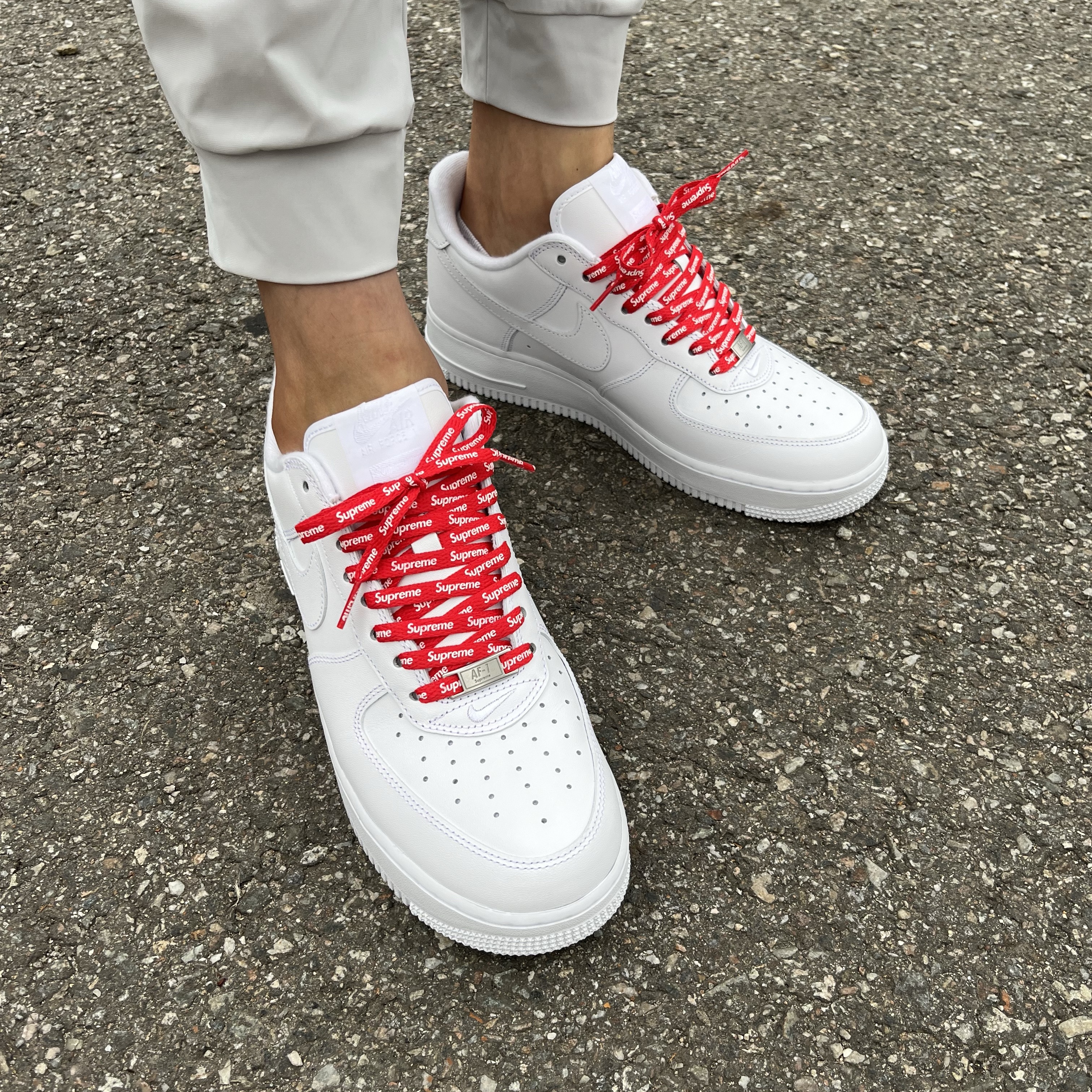 Nike x Supreme Air Force 1 Low White 착용 스타일 - 1