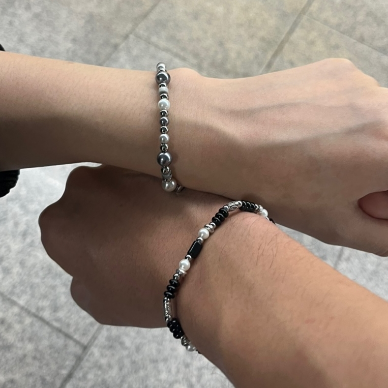 Scudo Shell Multi Pearl Karen Bracelet, [KREAM 단독] Scudo Shell Black Pearl Beads Bracelet 착용 스타일
