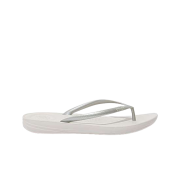 (W) FITFLOP Iqushion Ergonomic Flip Flops Silver