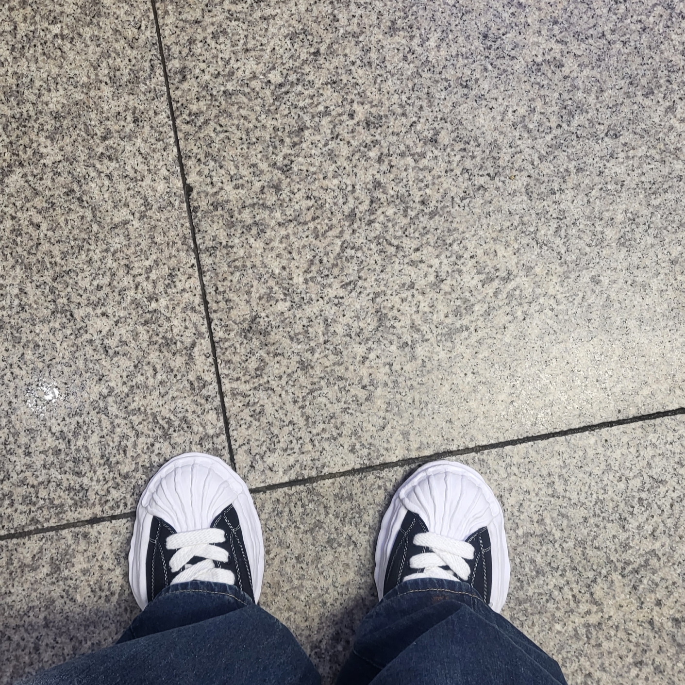 Maison Mihara Yasuhiro Blakey OG Sole Canvas Low-top Sneakers Black White 착용 스타일