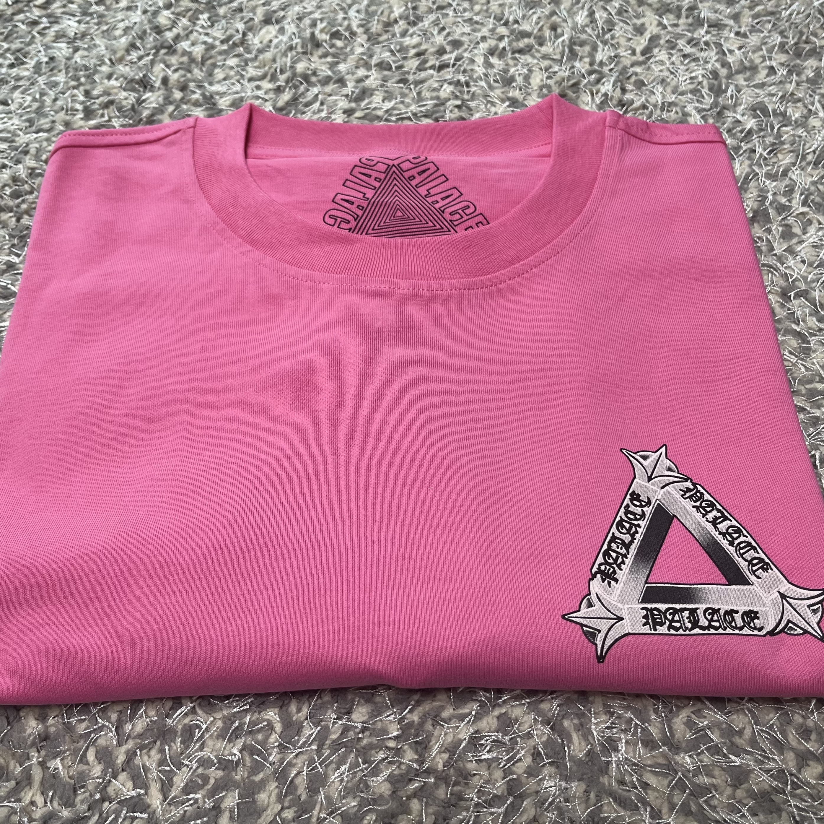 Palace Tri-OG T-Shirt Fruity Pink - 24SS 착용 스타일 - 1