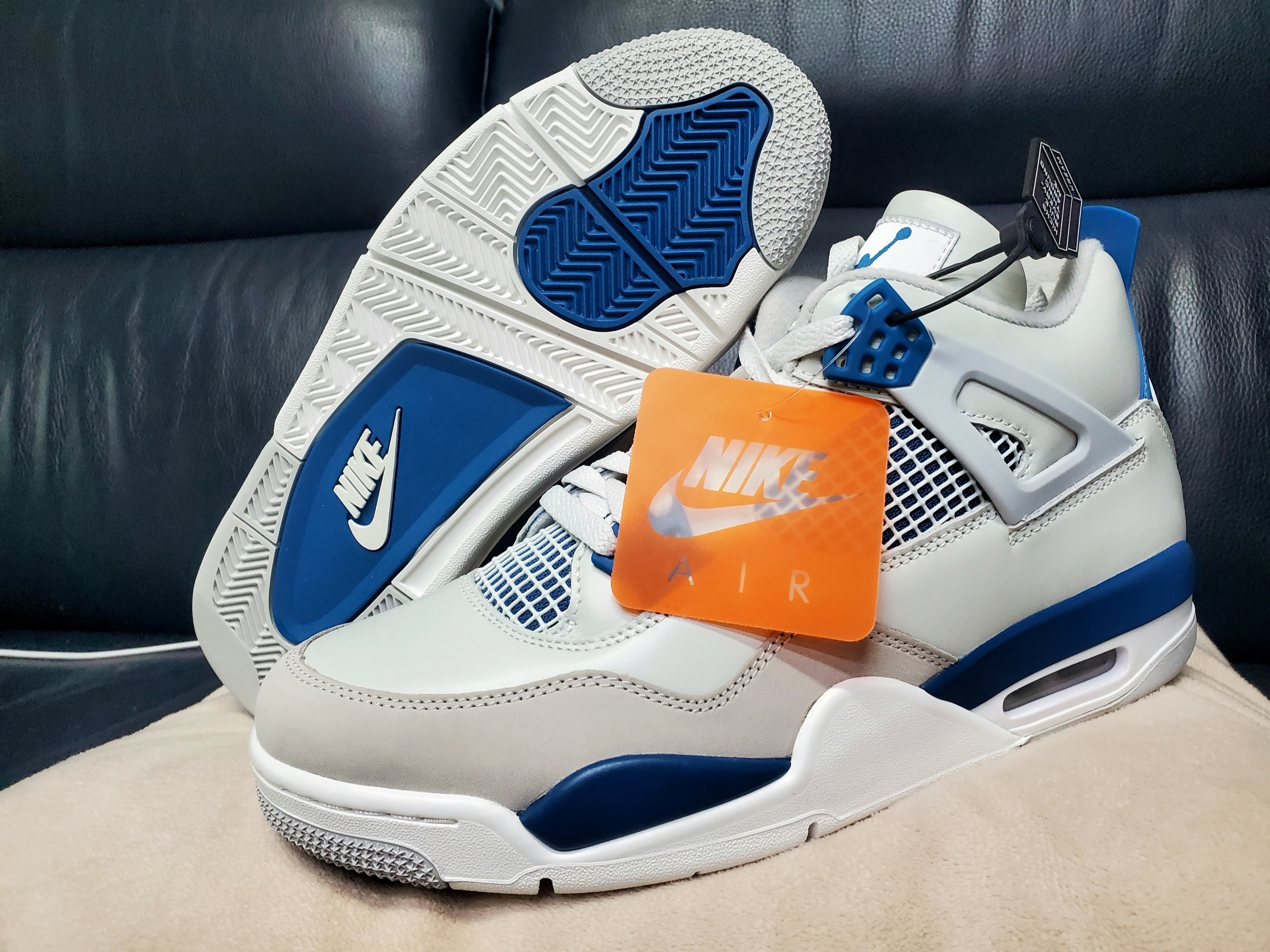 Jordan 4 Retro Industrial Blue 착용 스타일