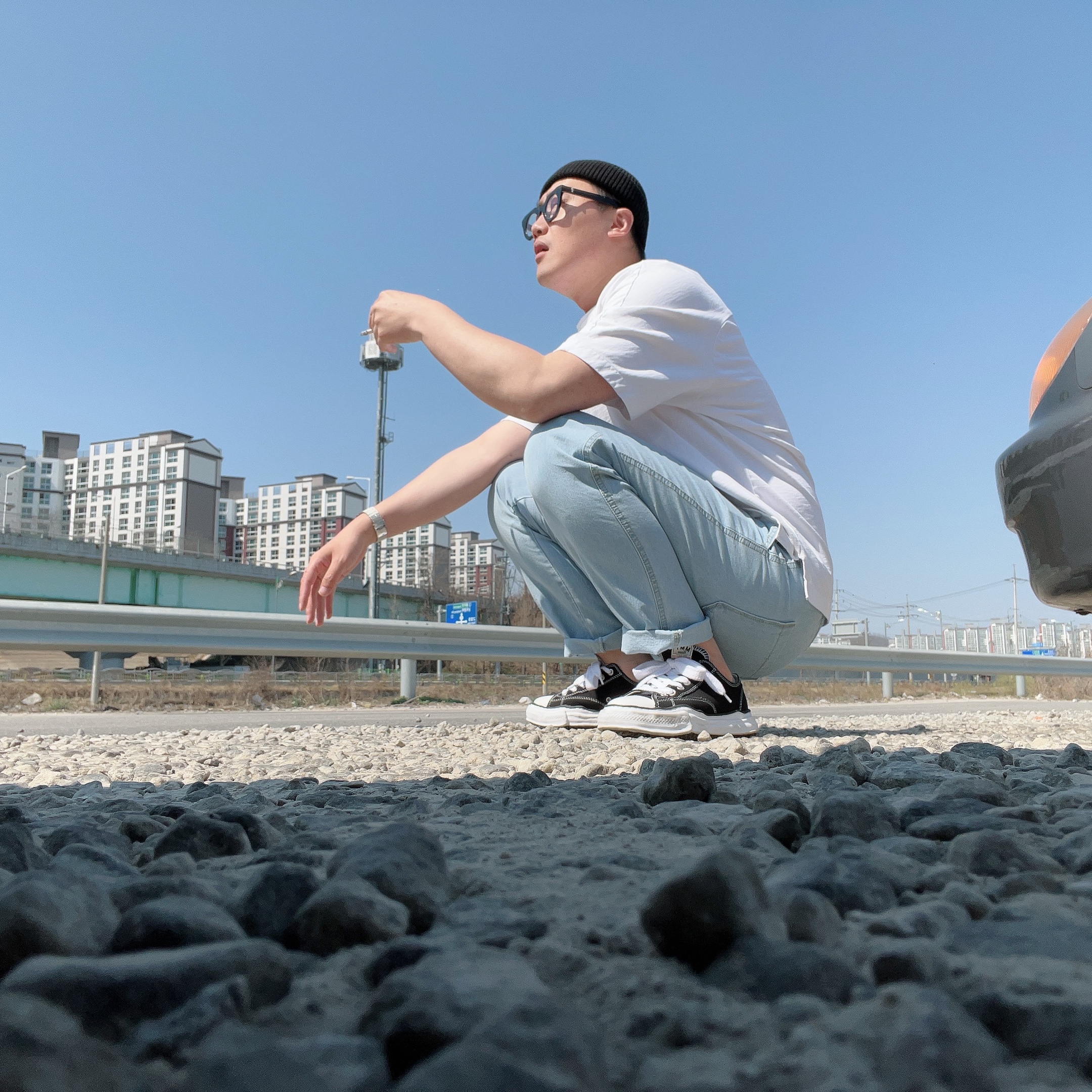 Maison Mihara Yasuhiro Peterson OG Sole Canvas Low Sneakers Black, Fendi FF Jacquard Fabric Bucket Hat Brown 착용 스타일 - 4