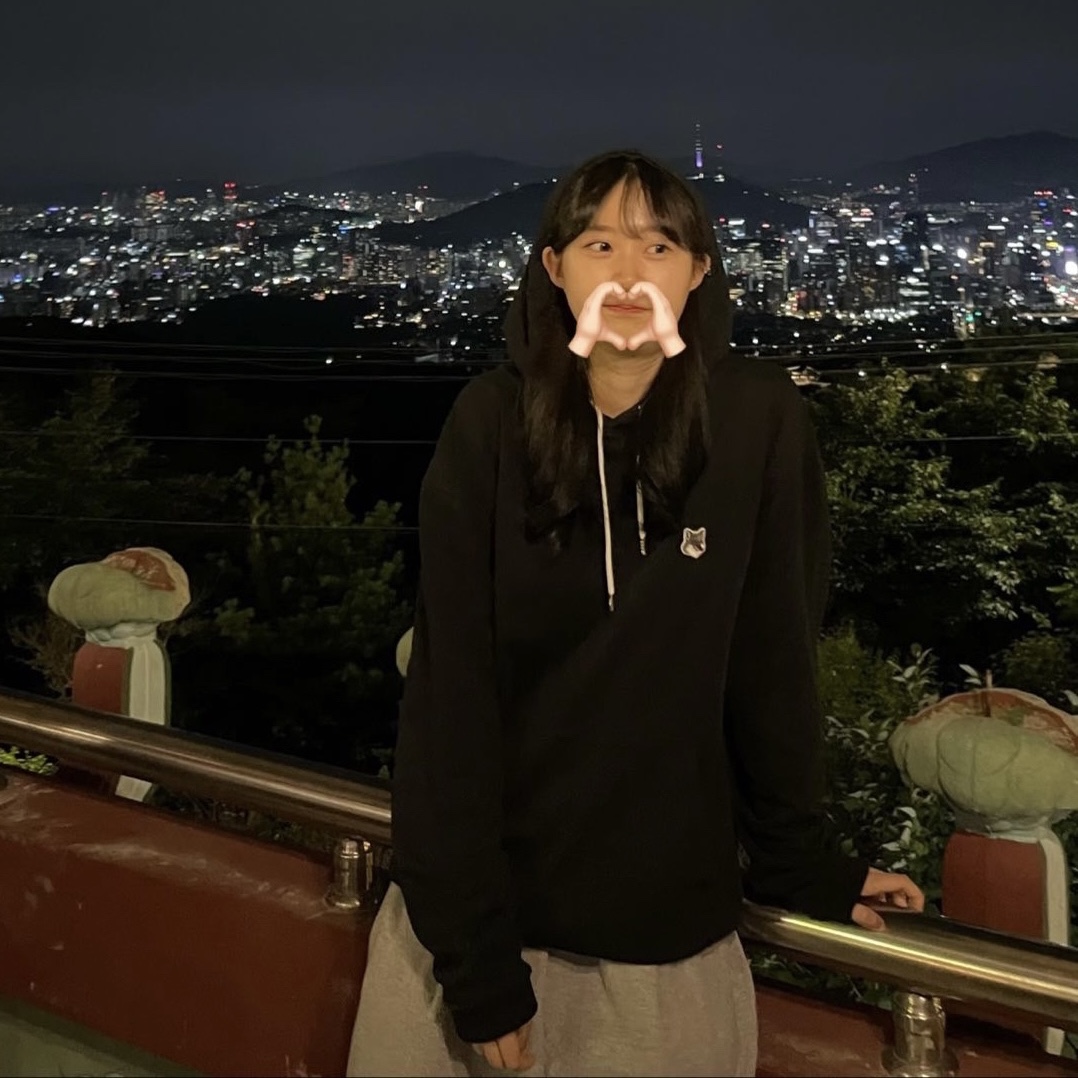 Maison Kitsune Grey Fox Head Patch Classic Hoodie Black 착용 스타일