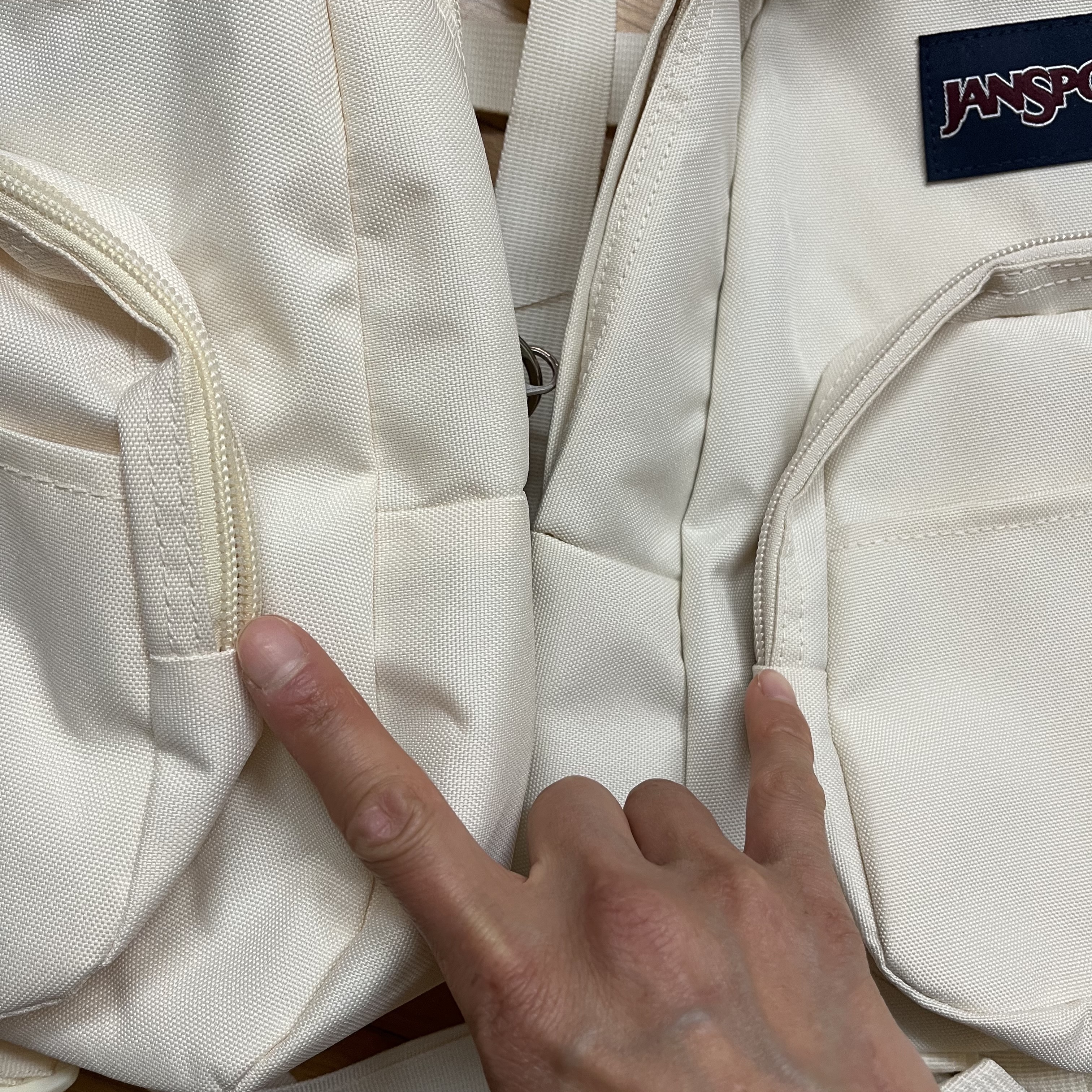 Jansport Half Pint Mini Backpack Soft Tan, Jansport Half Pint Mini Backpack Coconut 착용 스타일 - 1