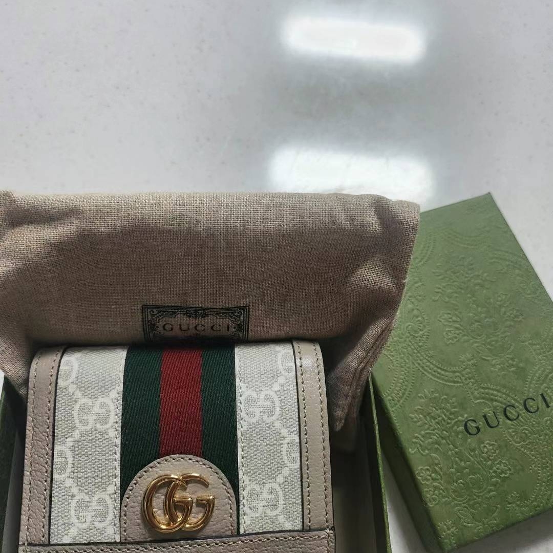 Gucci Ophidia GG Card Case Wallet Beige White 착용 스타일 - 2