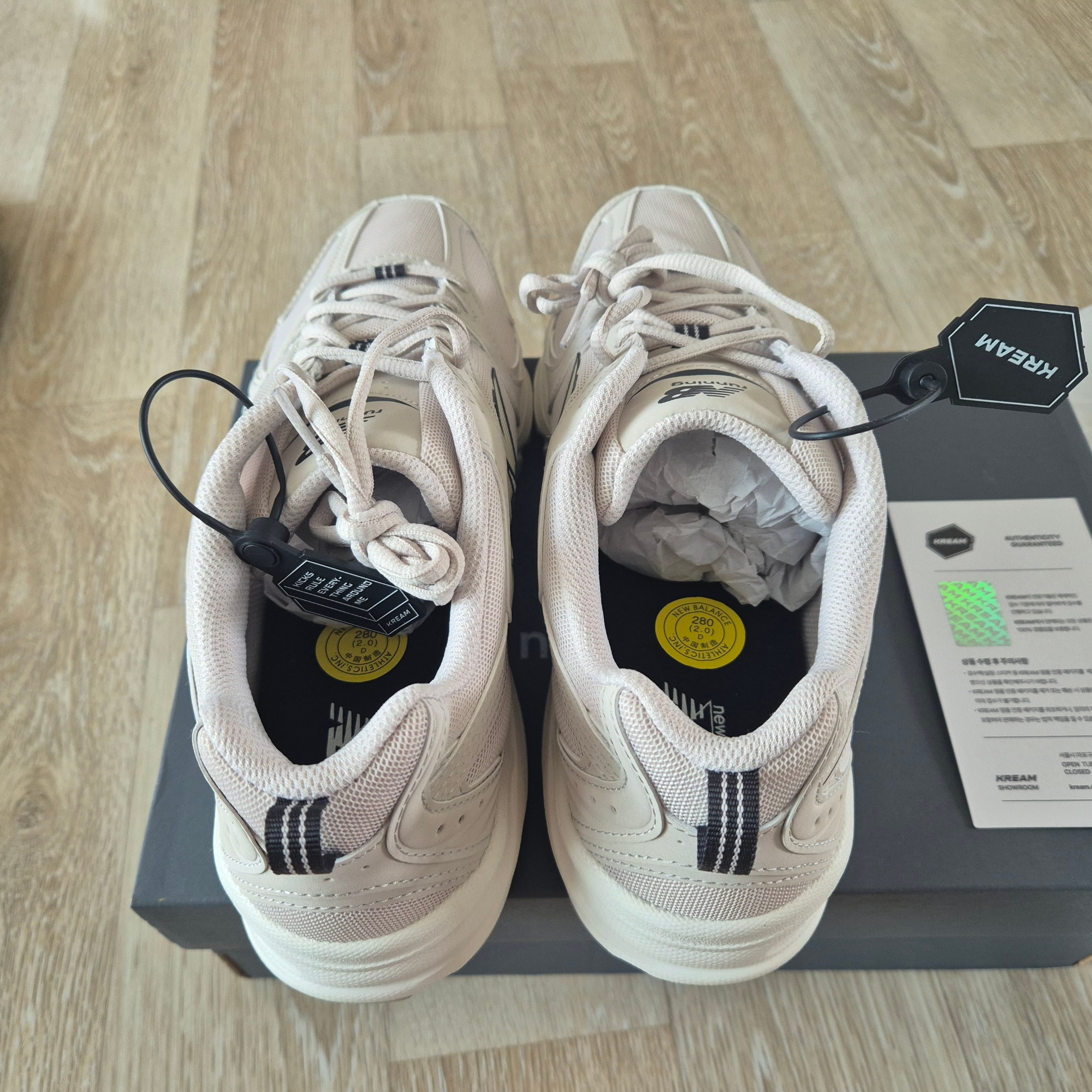 New Balance 530 Ivory 착용 스타일