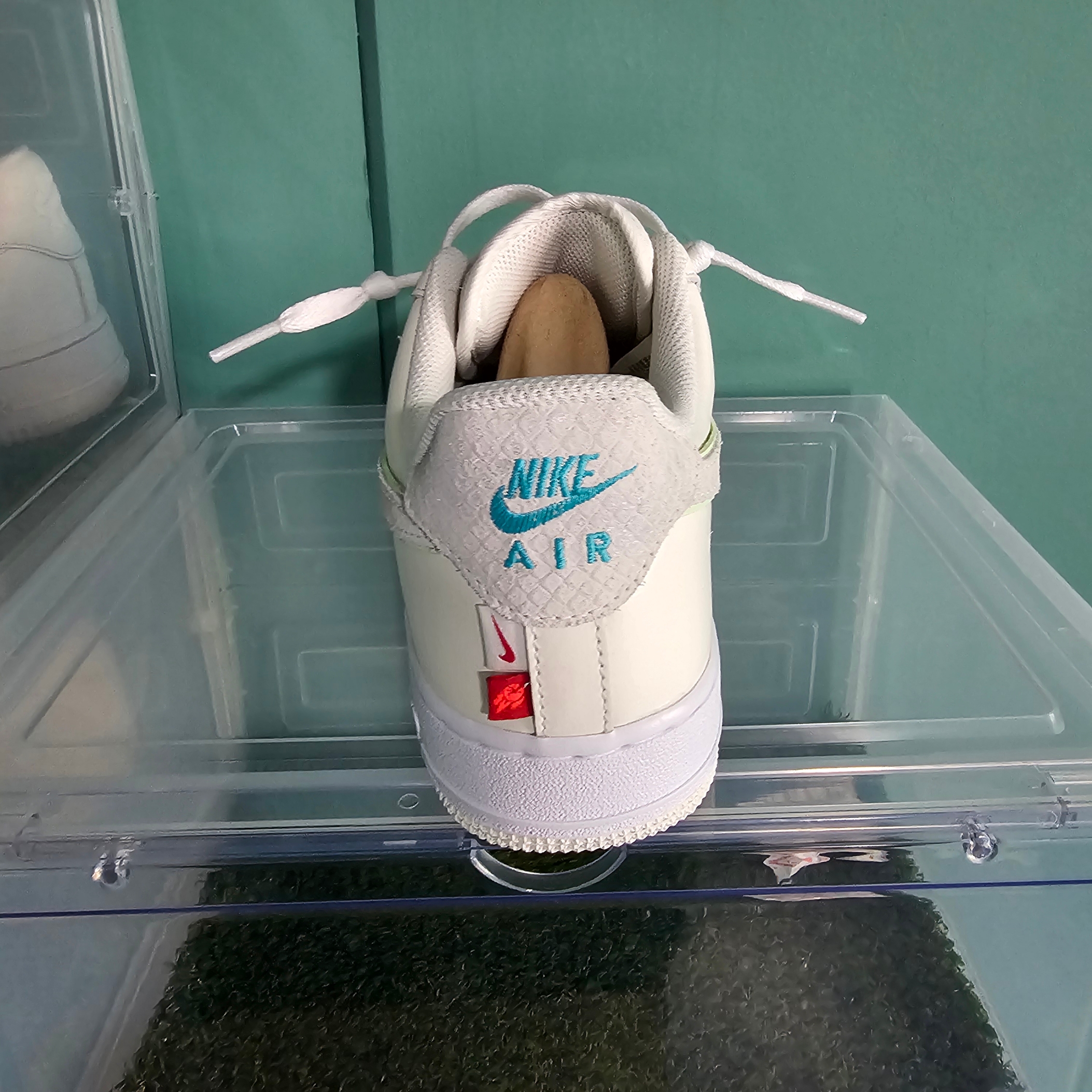 Nike Air Force 1 '07 Sail Vapour Green 착용 스타일 - 3