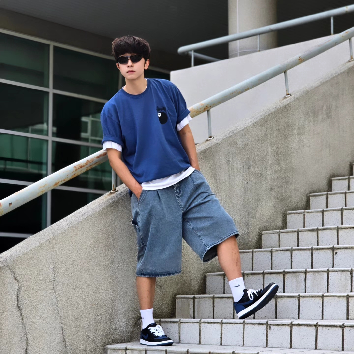 Stussy 8 Ball T-Shirt Midnight - 22SS, Jordan 1 Retro Low OG Mystic Navy 착용 스타일 - 2
