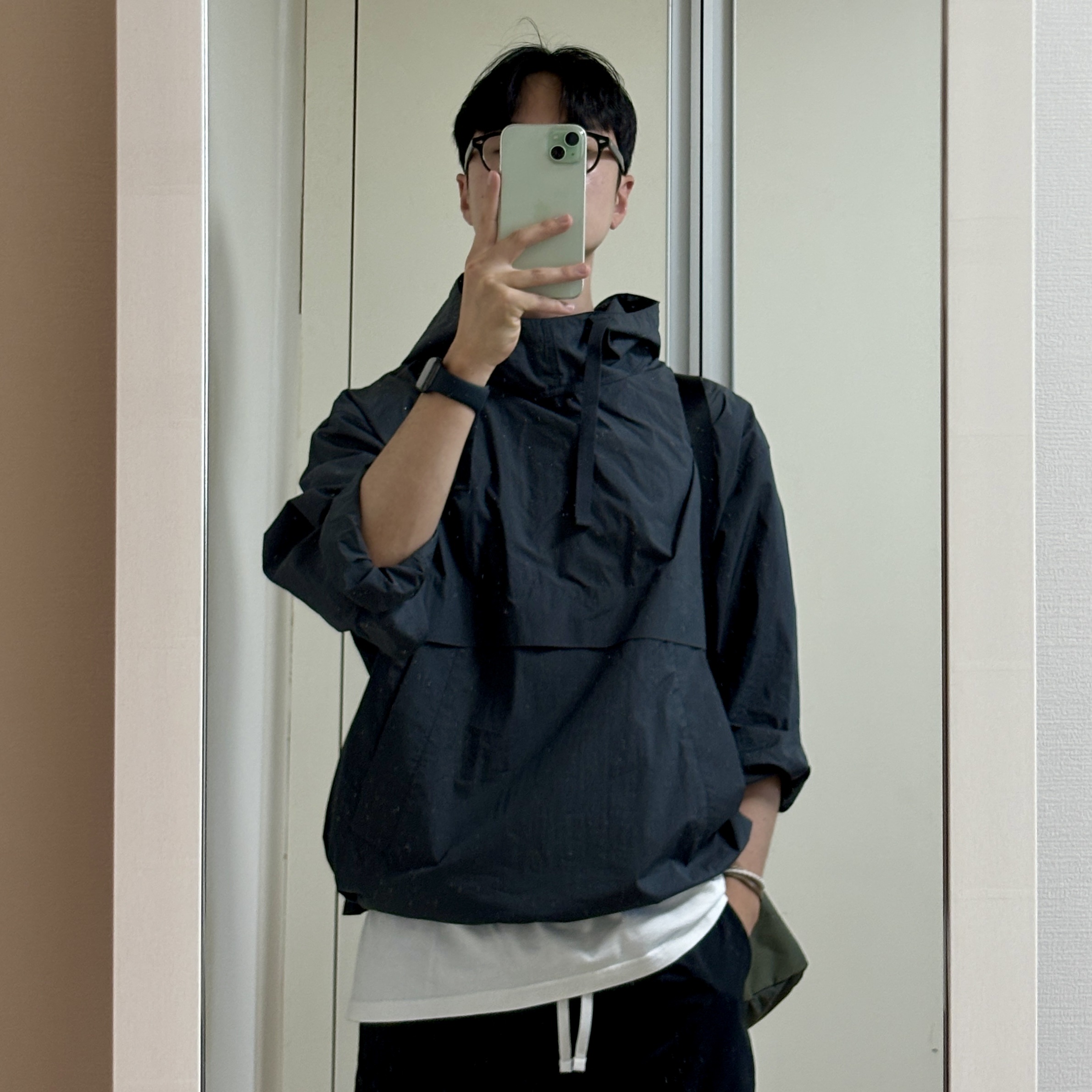 Nike ACG Torre Mid Waterproof Pecan and Olive Grey, Nike NSW Woven Lined Flow Shorts Black - Asia 착용 스타일 - 2