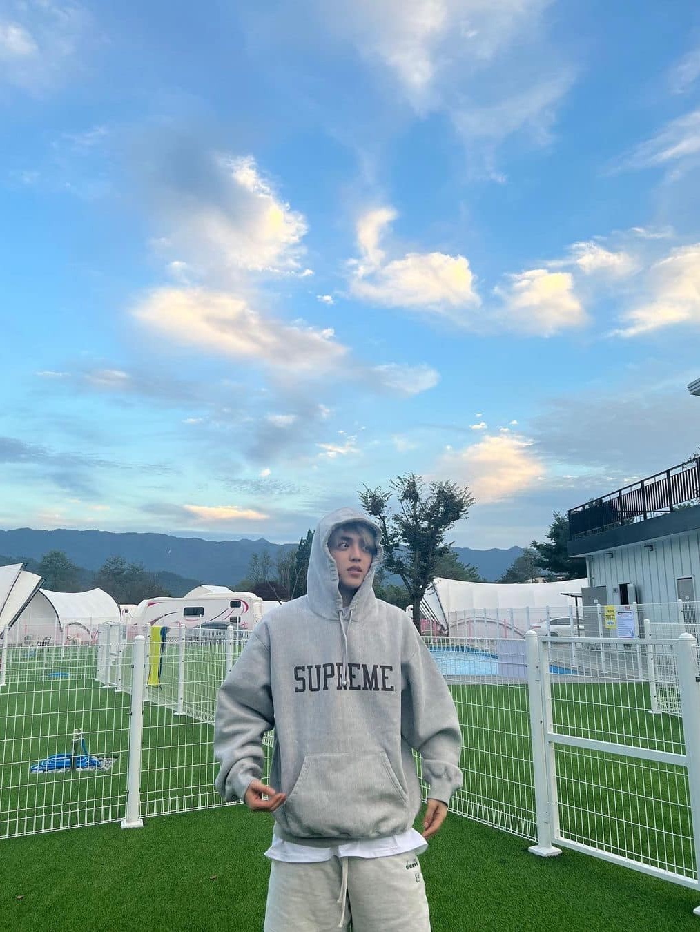 Nike x Stussy NRG RA Washed Pullover Hoodie Black (DN4029-010), Supreme Collegiate Hooded Sweatshirt Heather Grey - 24SS 착용 스타일 - 3