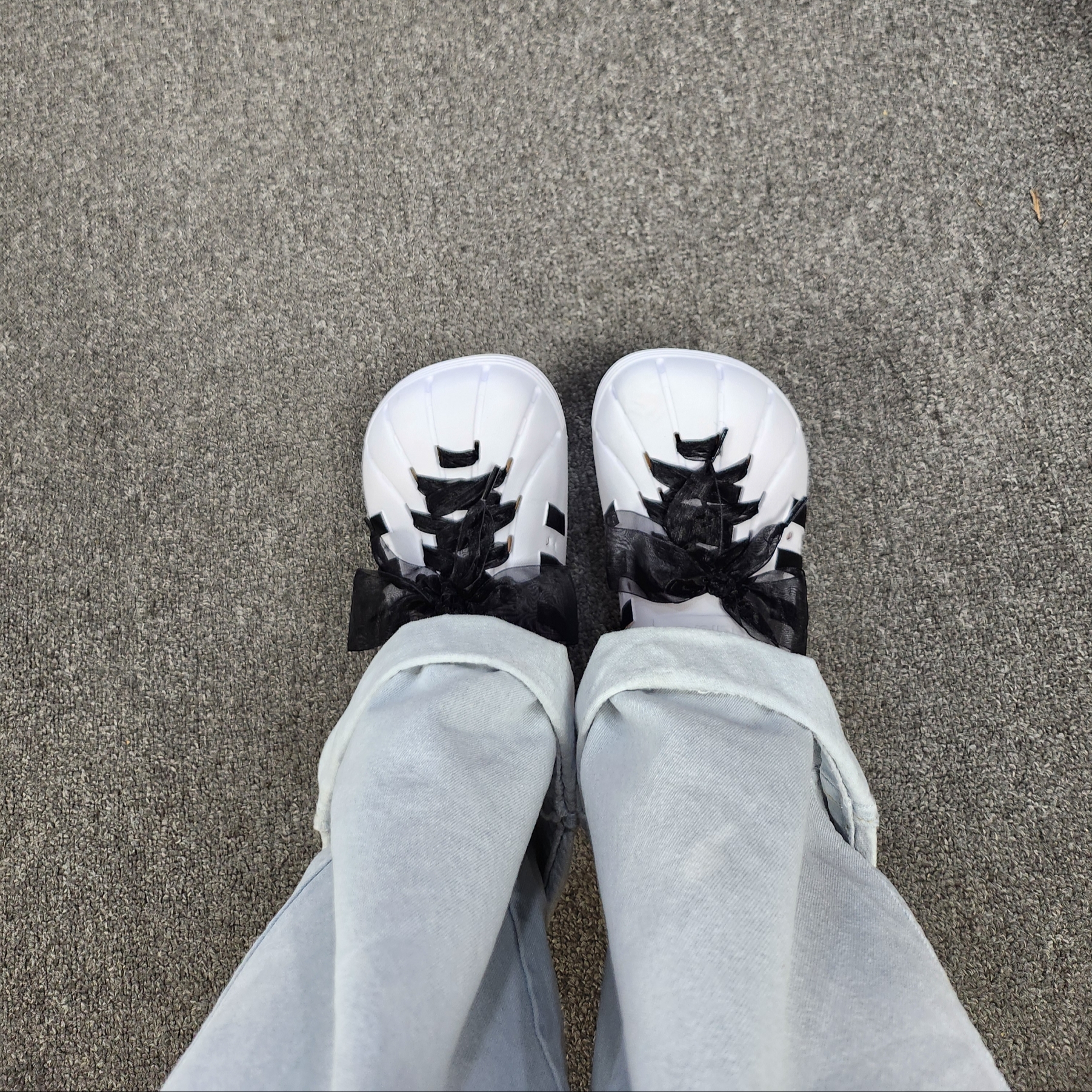Adidas Adilette Clog White Black 착용 스타일