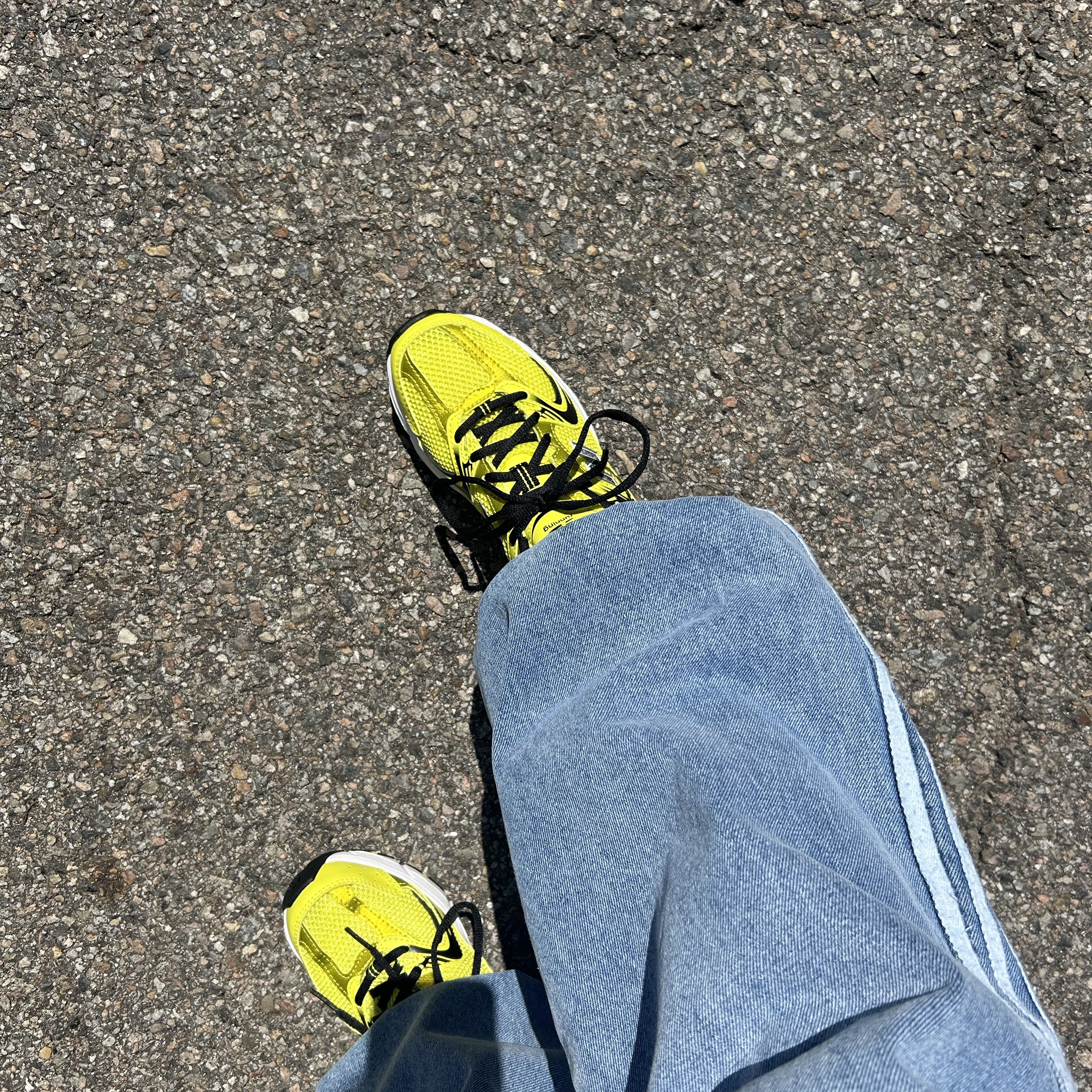 New Balance 530 Yellow 착용 스타일