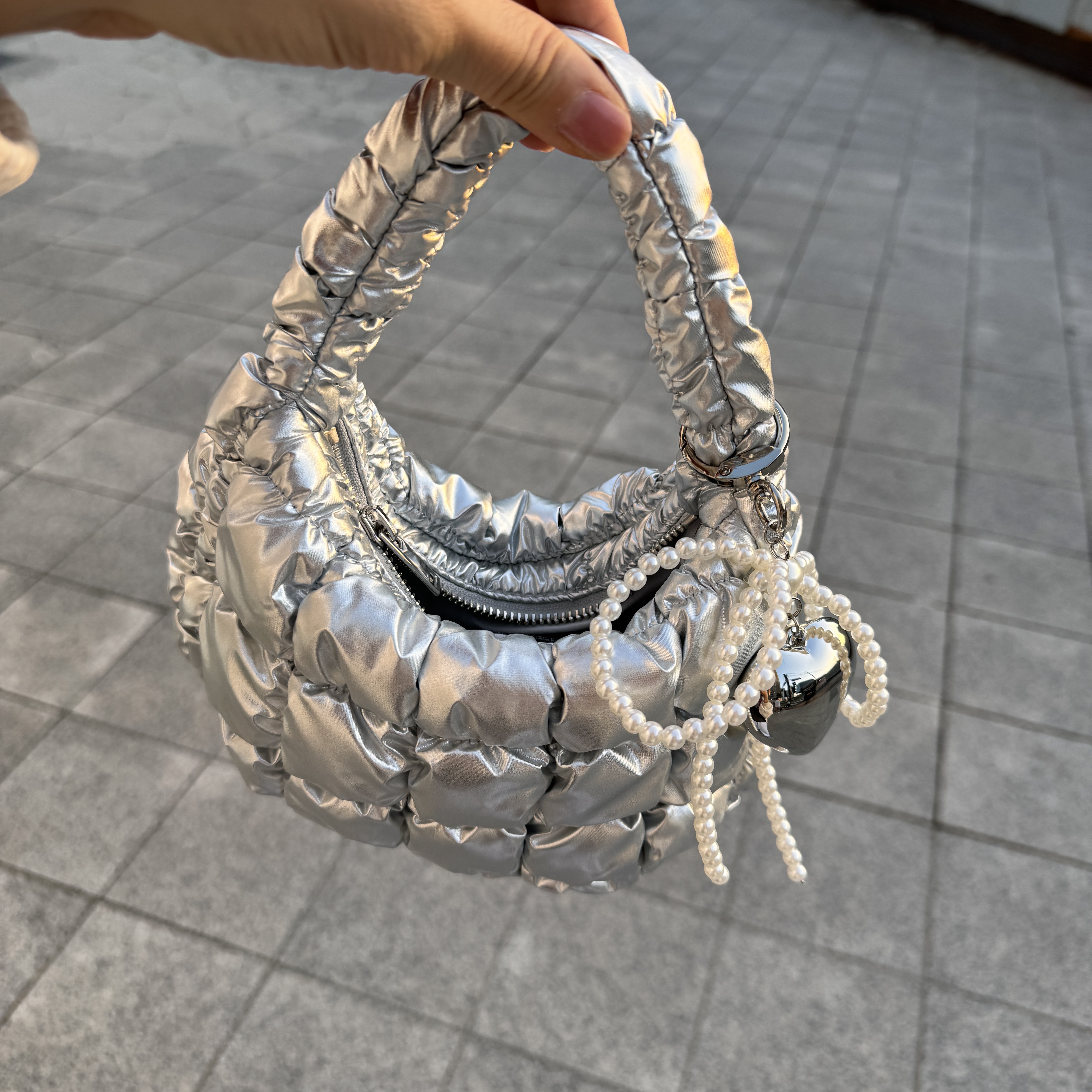 COS Quilted Micro Bag Silver 착용 스타일