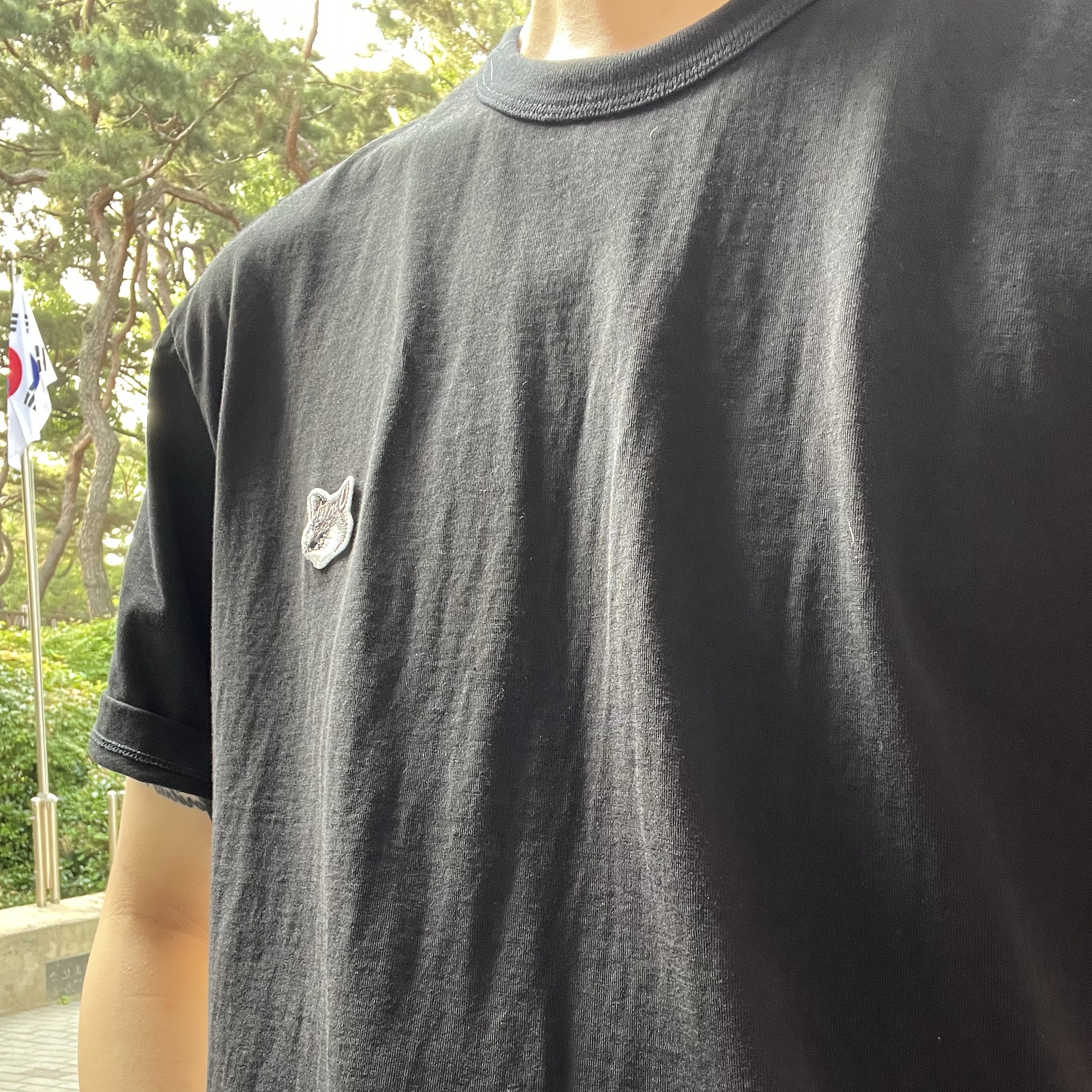 Maison Kitsune Grey Fox Head Patch Classic T-Shirt Black, Apple Watch Series 7 45mm Cellular Starlight Aluminum Case with Sport Band Starlight (Korean Ver.) 착용 스타일