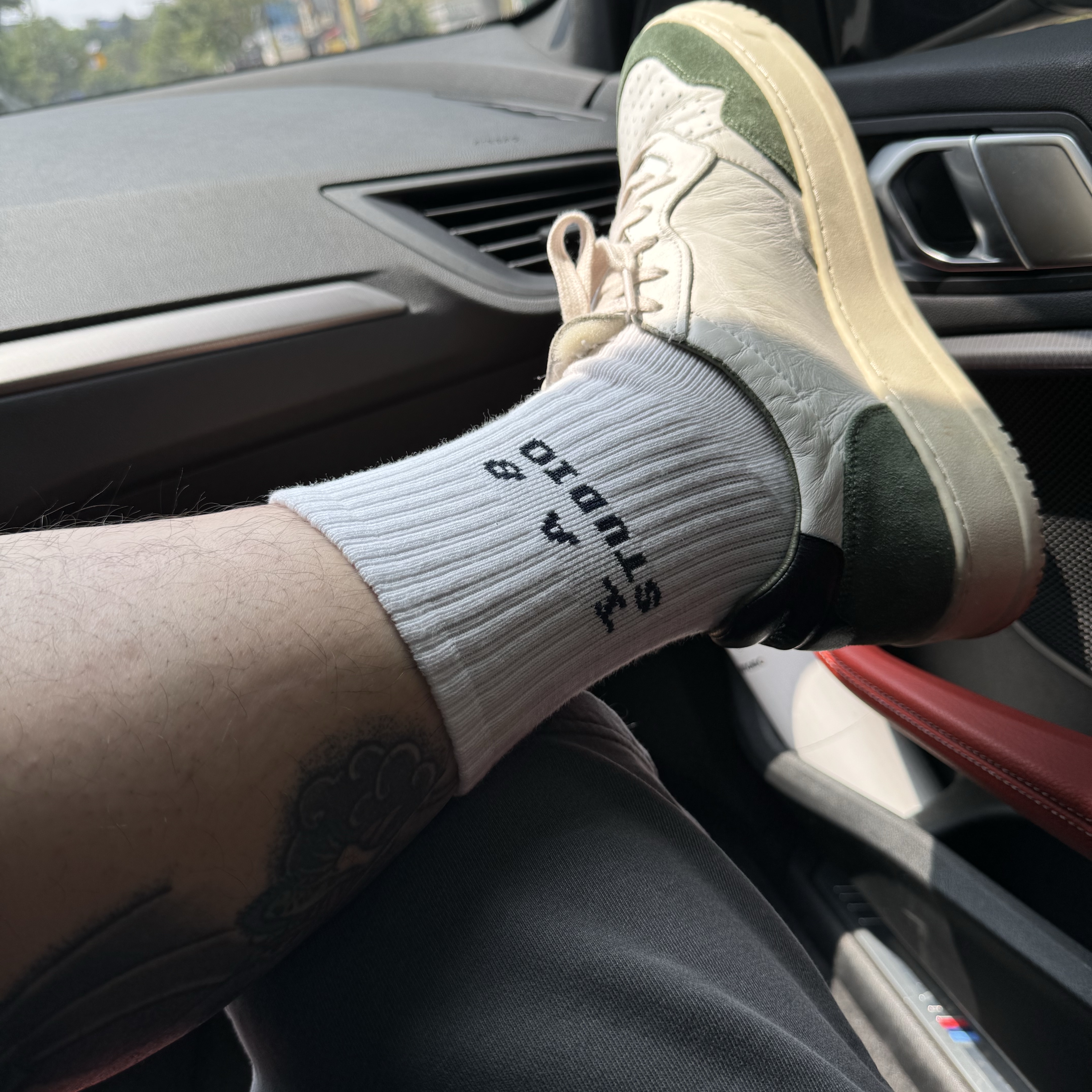 IAB Studio Socks White (5 Pack) 착용 스타일