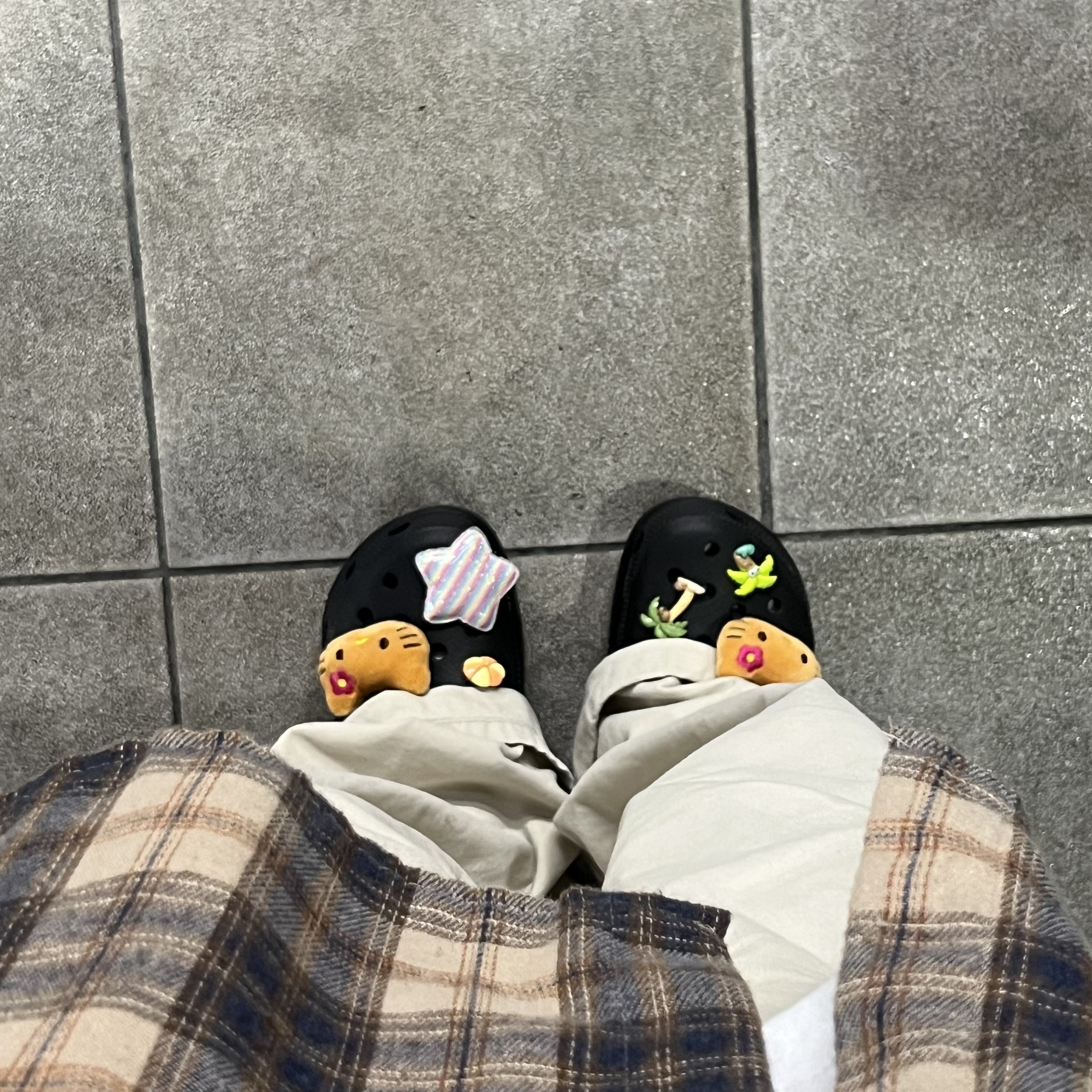 (W) Crocs Classic Platform Clog Black 착용 스타일