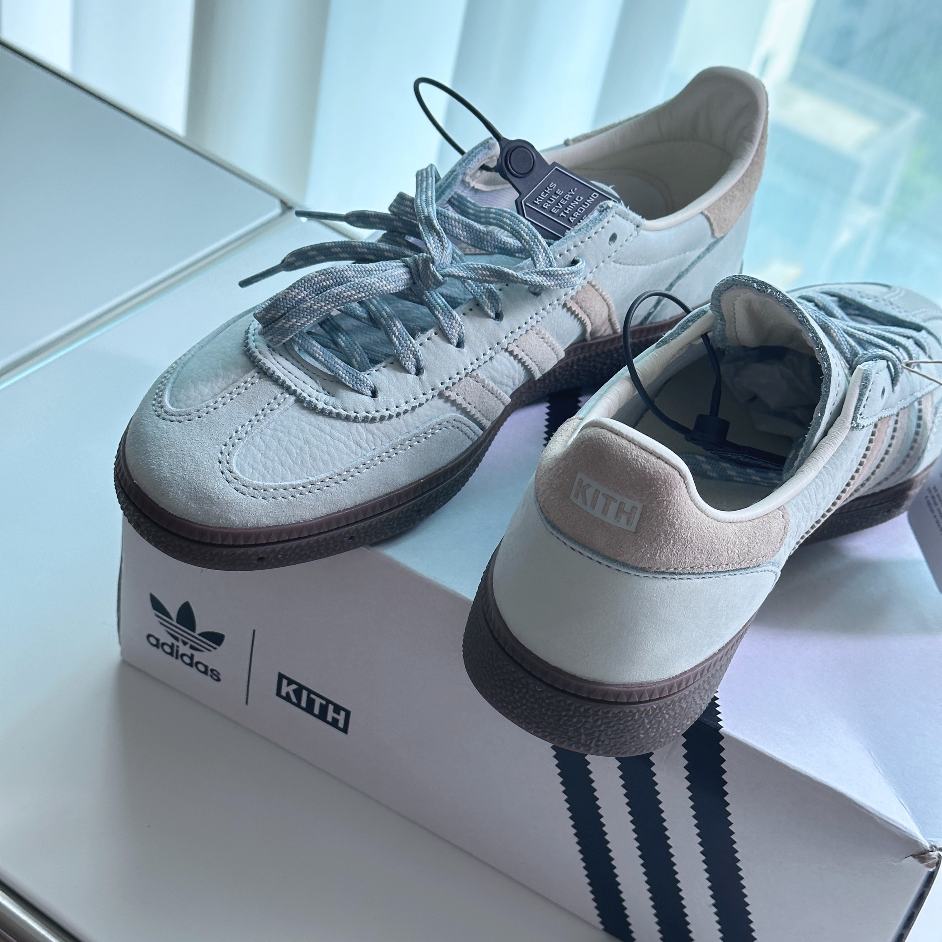 Adidas x Kith Spezial Handbal Amazon Green 착용 스타일