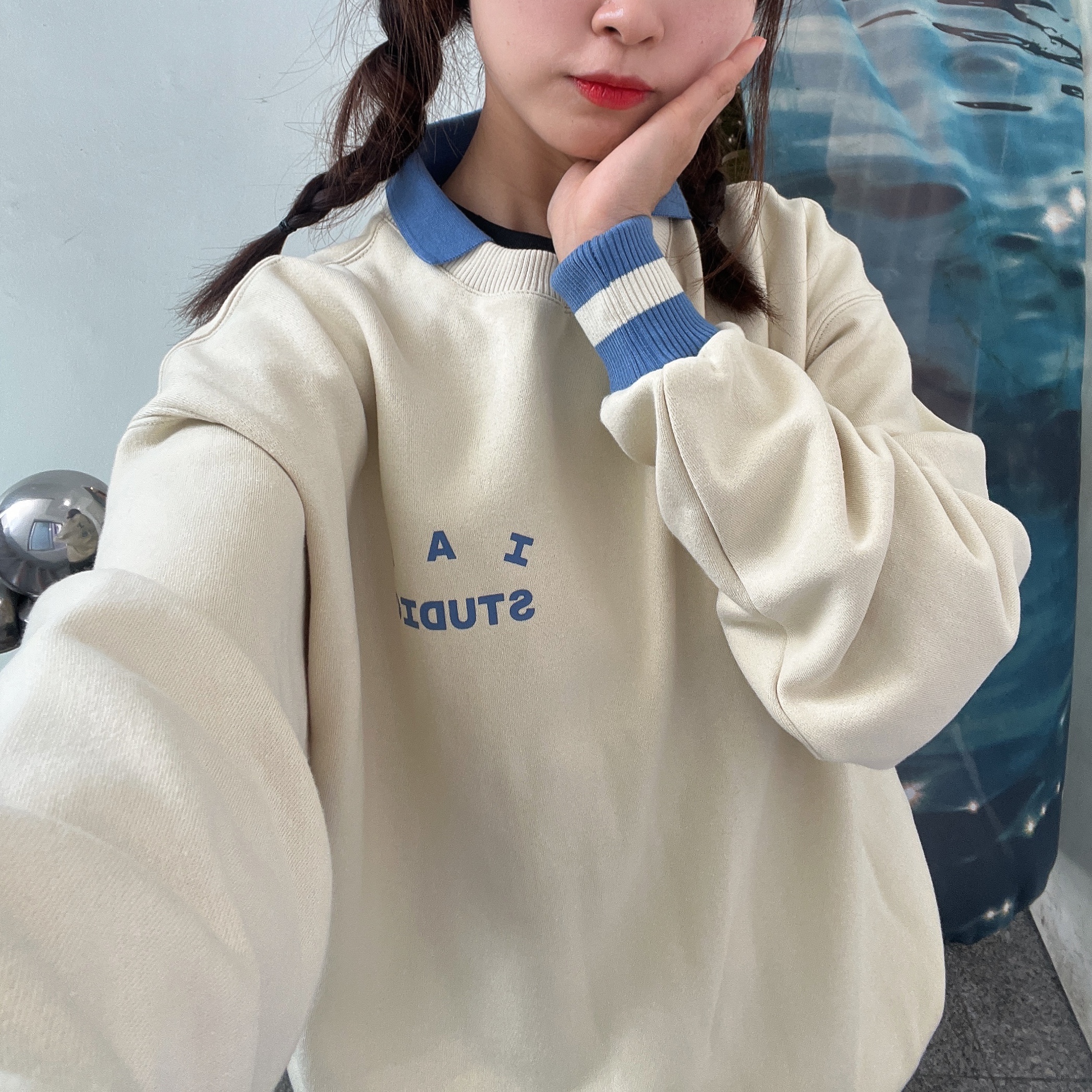 IAB Studio x Yonex Sweatshirt Reed Yellow 착용 스타일 - 4