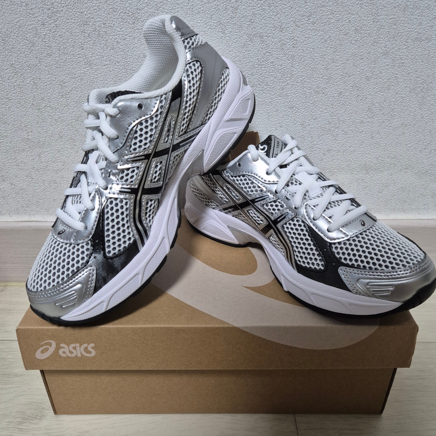 Asics Gel-1130 White Black 착용 스타일