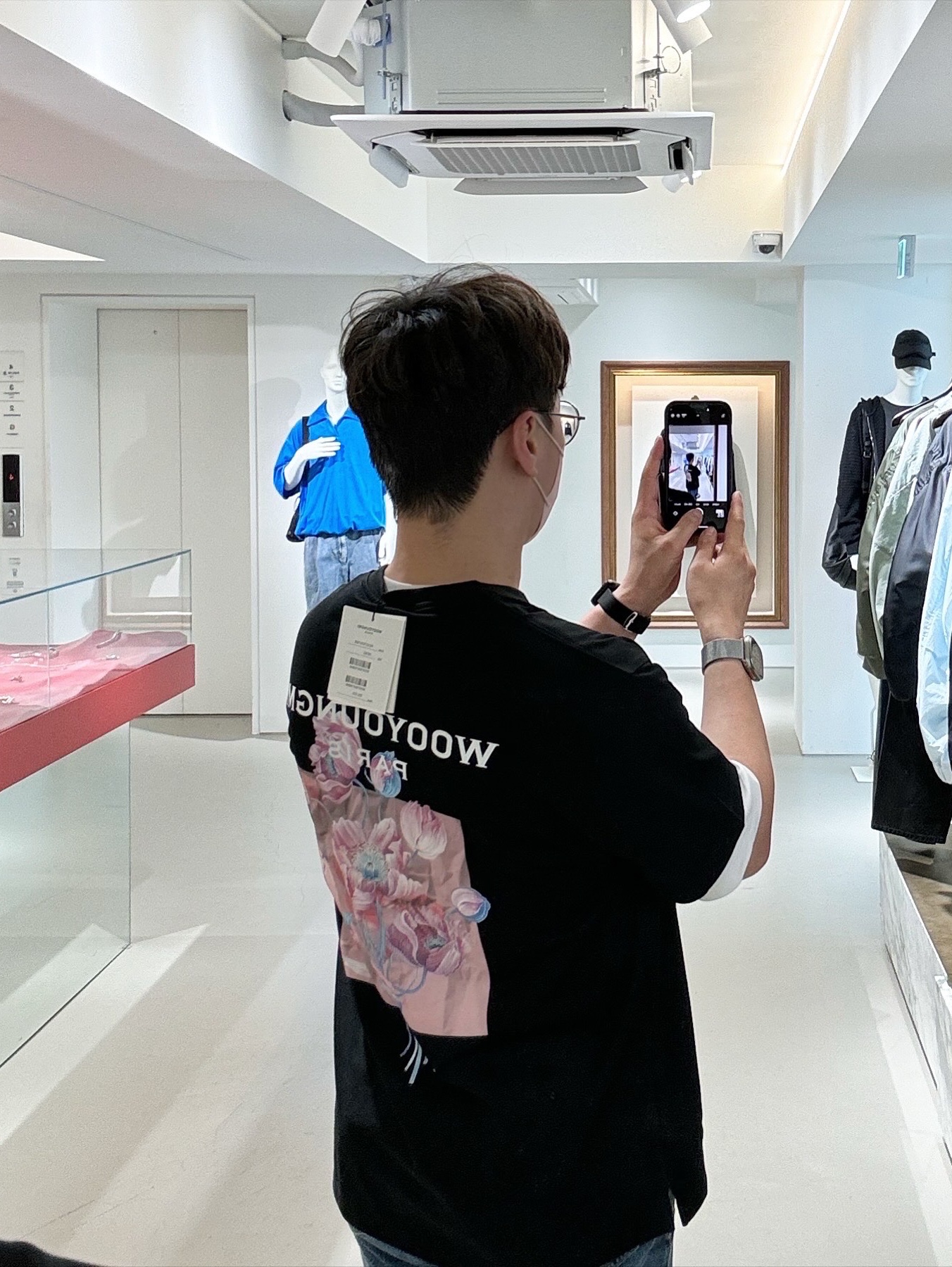 Stussy Withered Flower T-Shirt White, Wooyoungmi Long Straight Denim Pants Blue -23FW 착용 스타일 - 3